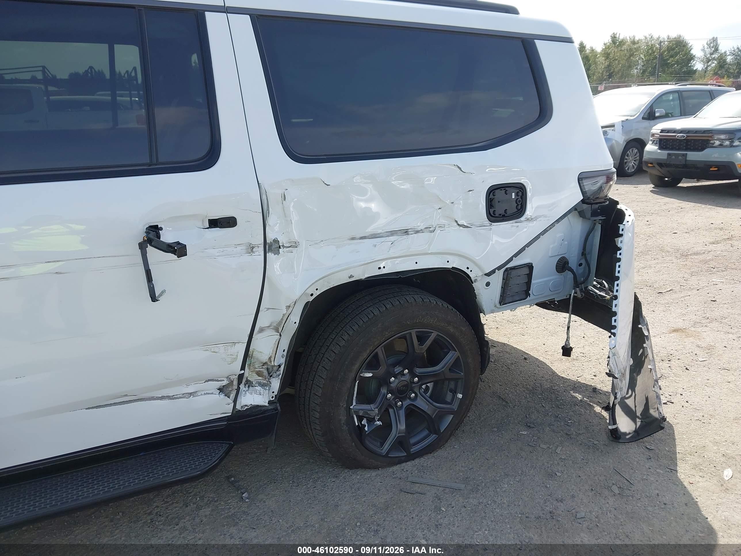 2026 Jeep Grand Wagoneer VIN 1C4SJSBP2TS166590 IAAI salvage auction — Side, Enterprise Vehicles Clear Only (California), sold $25,500 on 2026-09-18 (photo 6)