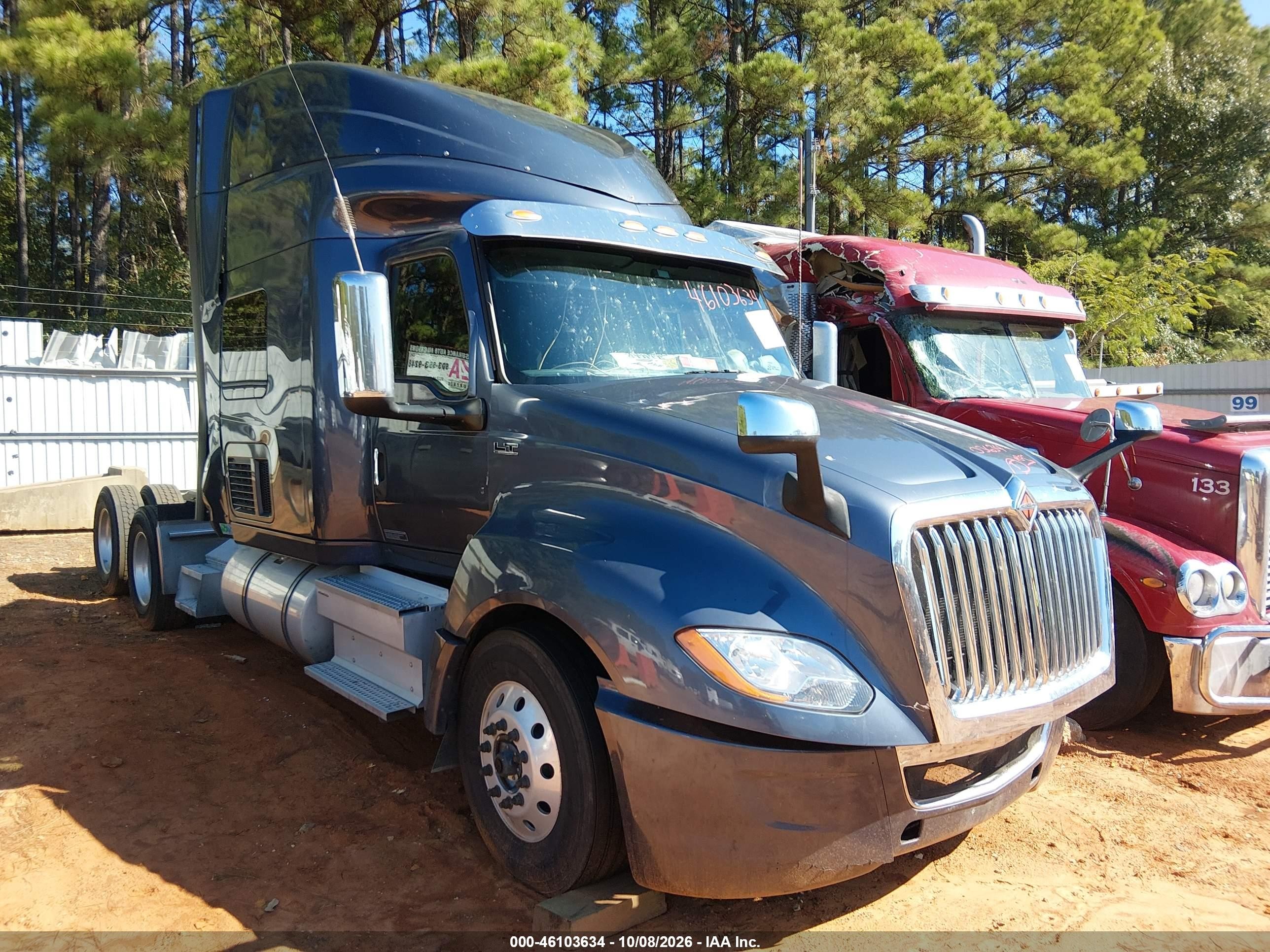 2020 International LT VIN 3HSDZAPR7LN441709 — IAAI salvage auction photo