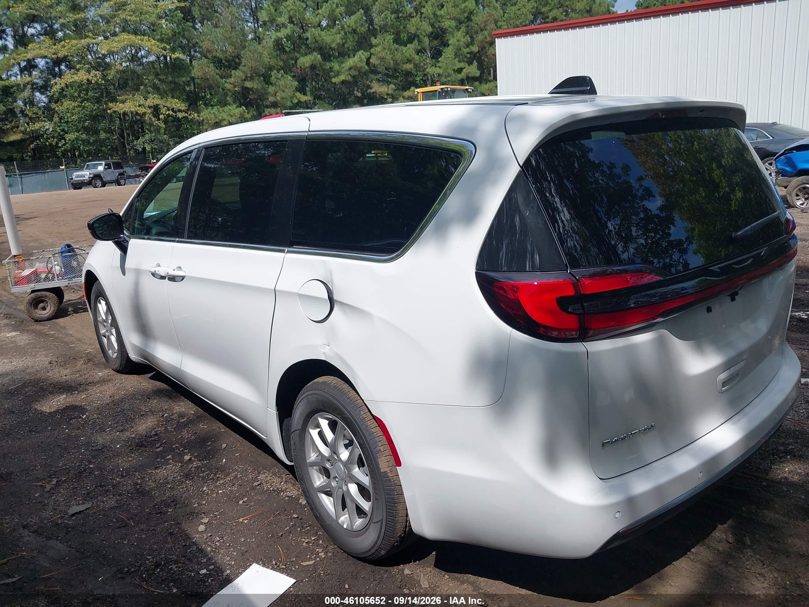 2027 Chrysler Pacifica VIN 2C4RC1BG0VR590891 IAAI salvage auction — Side, Enterprise Vehicles Clear Only (Virginia), sold $25,500 on 2026-09-17 (photo 3)