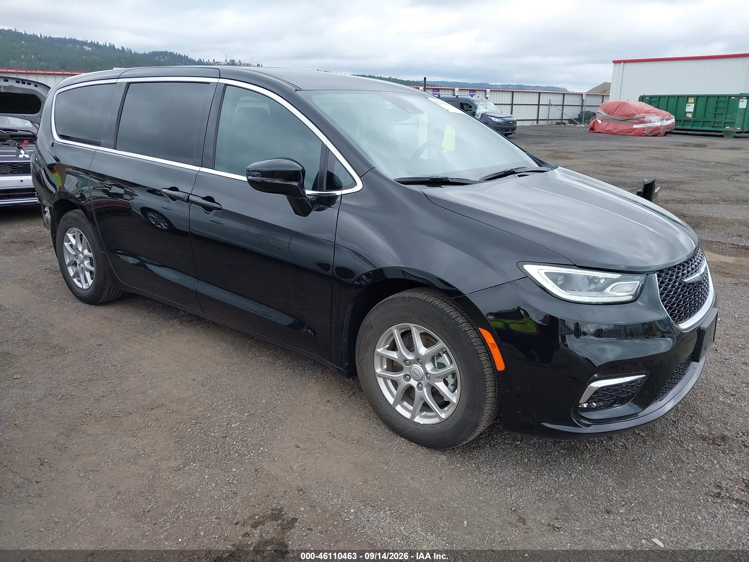 2026 Chrysler Pacifica VIN 2C4RC1BG5TR276571 — IAAI salvage auction photo