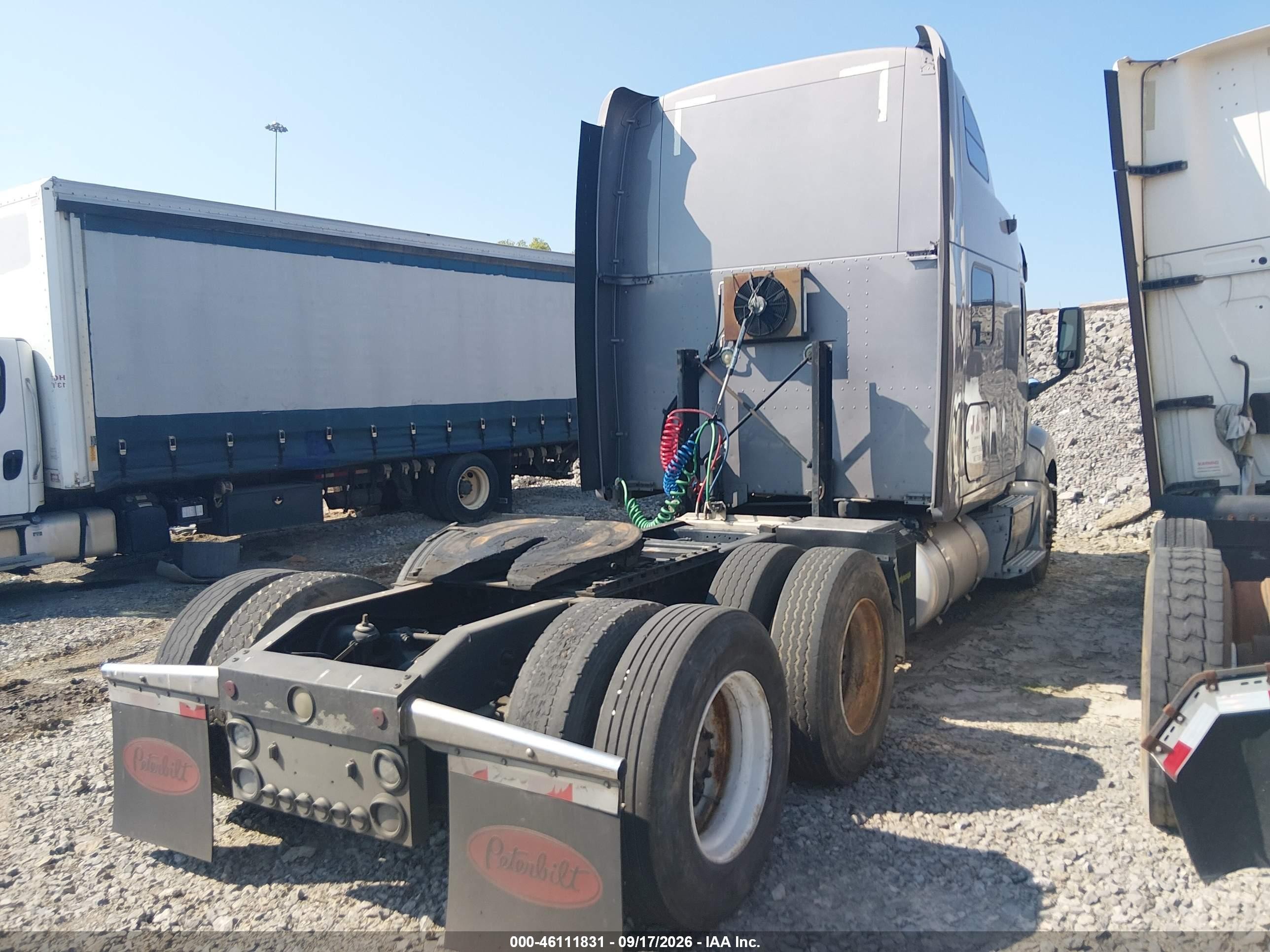 2006 Peterbilt 387 VIN 1XP7DB9X26D639625 IAAI salvage auction — Repossession, Clear (Tennessee), sold $7,000 on 2026-10-19 (photo 4)