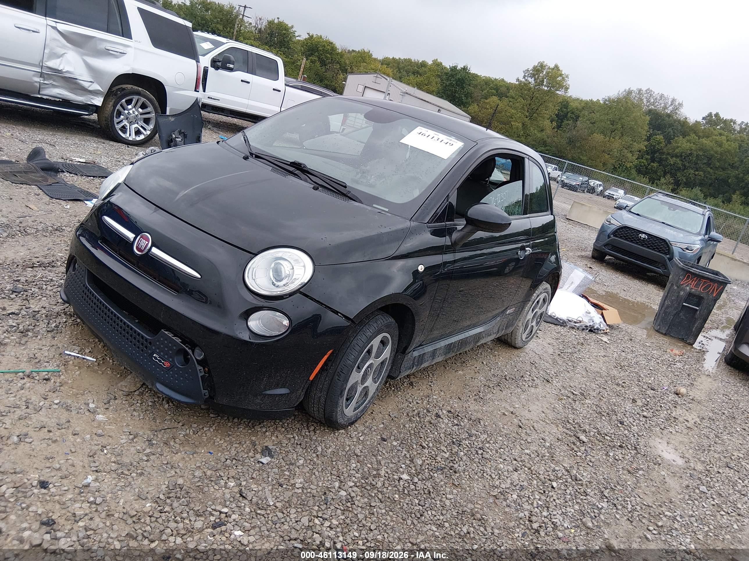 2015 Fiat 500 VIN 3C3CFFGE2FT642302 IAAI salvage auction — Side, Salvage (Ohio), sold $1,000 on 2026-10-05 (photo 2)