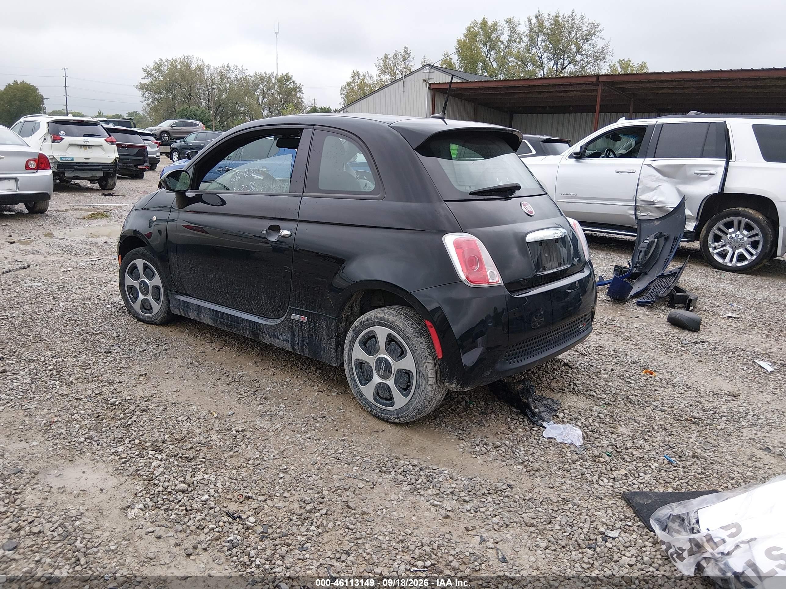 2015 Fiat 500 VIN 3C3CFFGE2FT642302 IAAI salvage auction — Side, Salvage (Ohio), sold $1,000 on 2026-10-05 (photo 3)