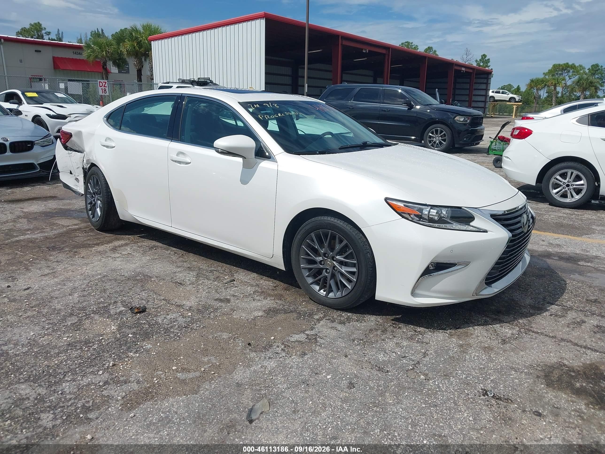 2018 Lexus ES 350 VIN 58ABK1GGXJU113996 — IAAI salvage auction photo