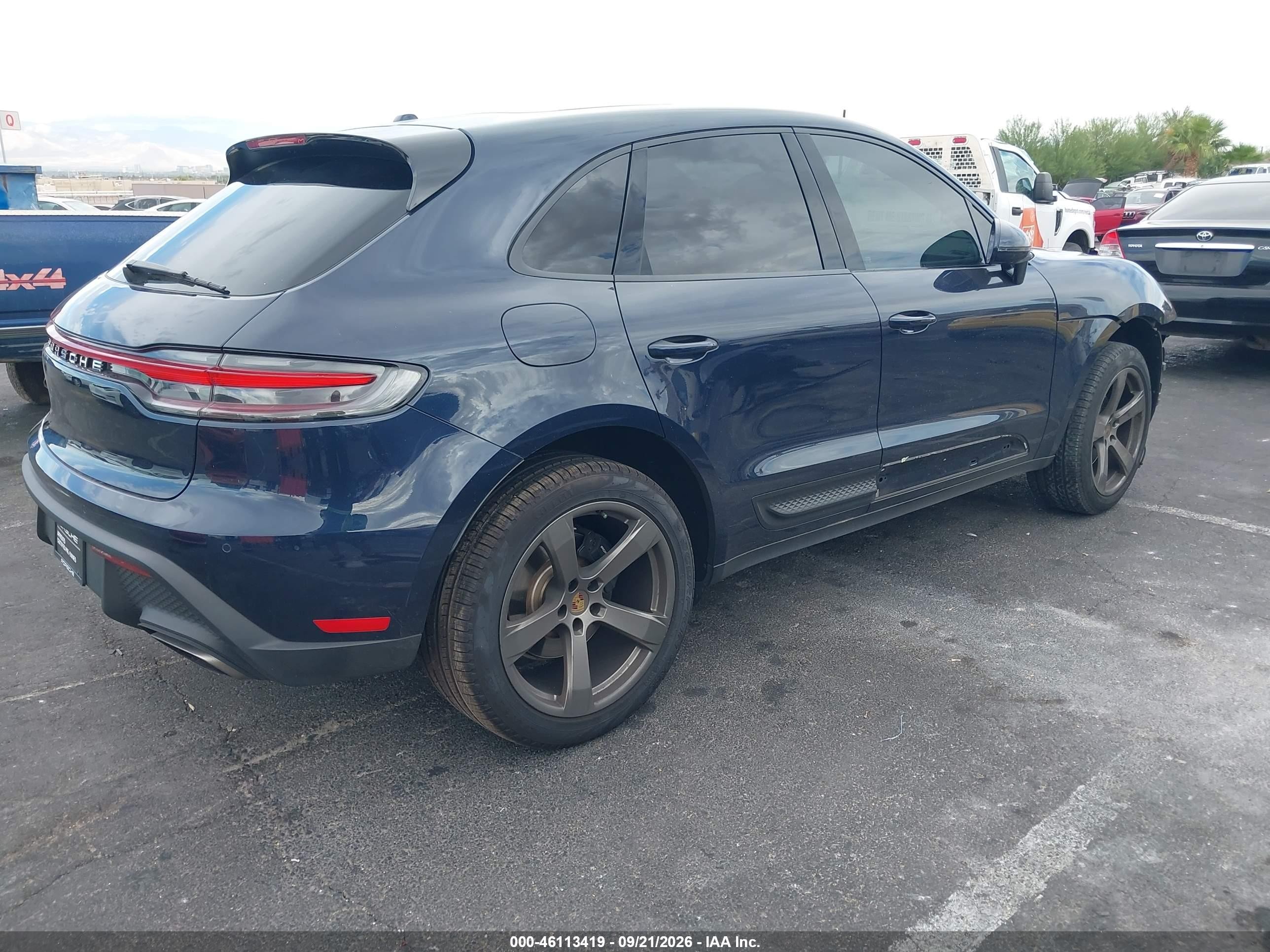 2022 Porsche Macan VIN WP1AA2A56NLB05282 IAAI salvage auction — Front End, Salvage (Nevada), sold $18,300 on 2026-10-09 (photo 4)