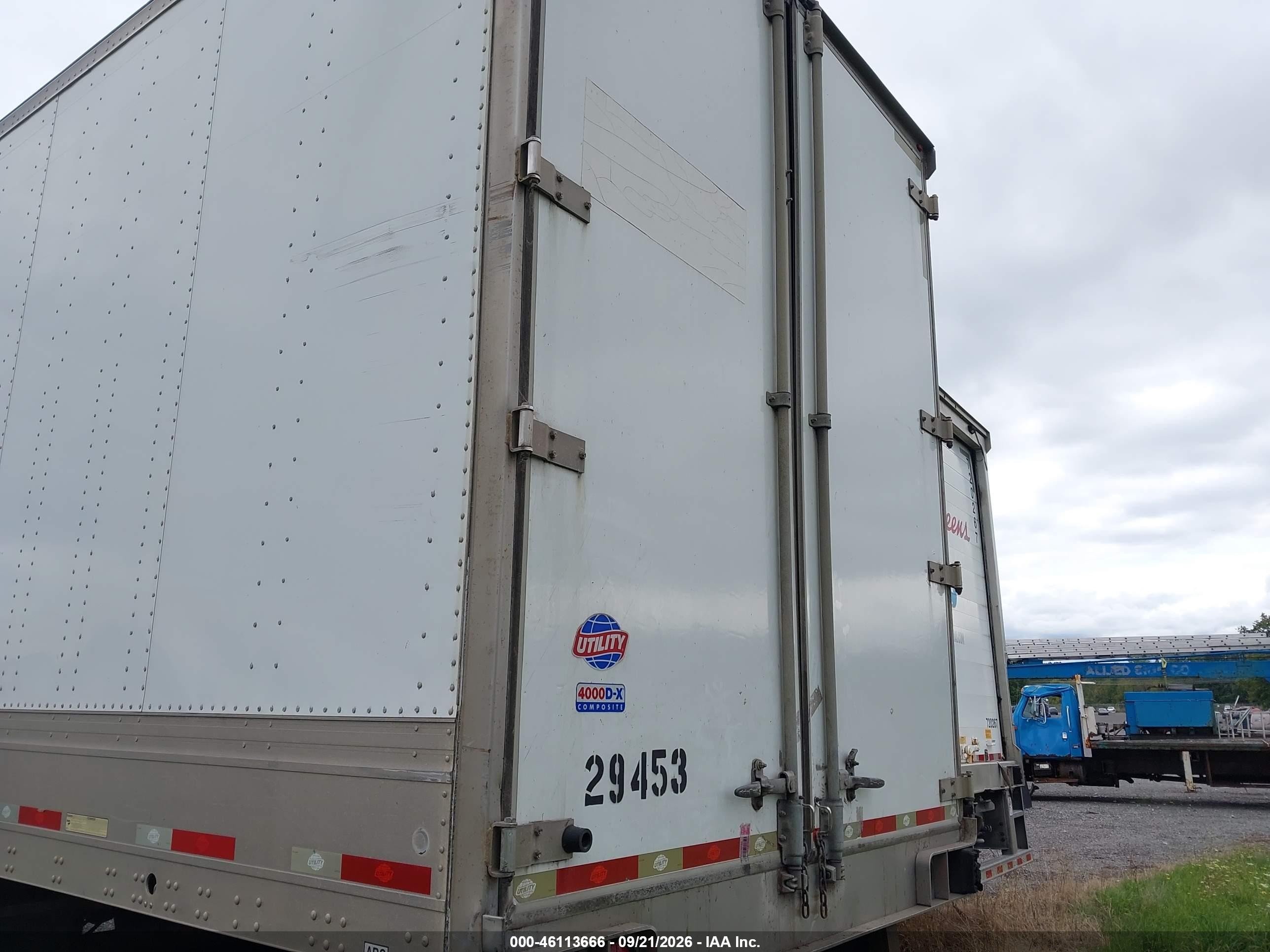 2018 Utility Trailer Mfg Unknown VIN 1UYVS2531J3129011 IAAI salvage auction — Top/Roof, Salvage (Texas), sold $475 on 2026-10-13 (photo 8)