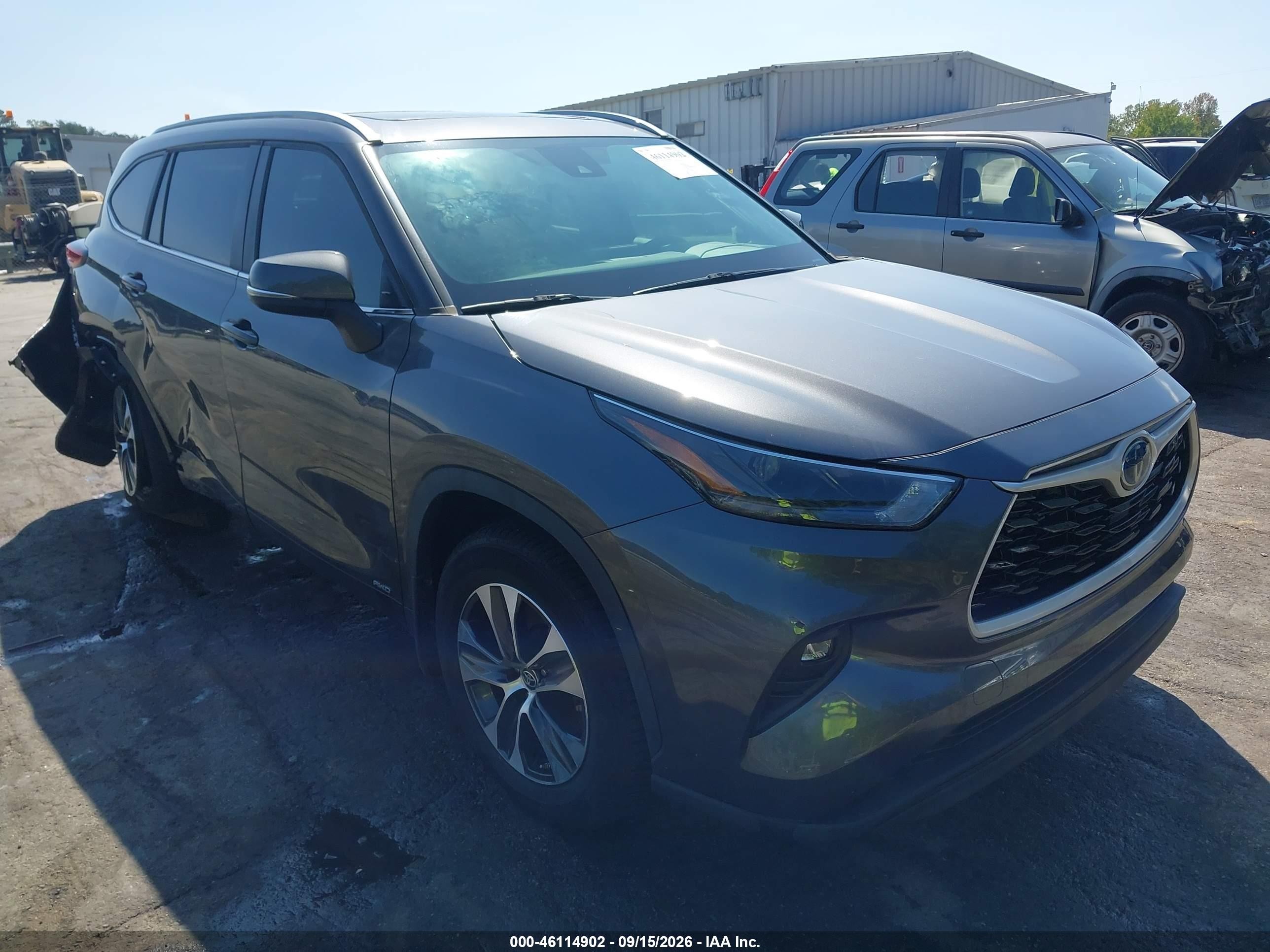 2023 Toyota Highlander Hybrid VIN 5TDKBRCH7PS119728 — IAAI salvage auction photo