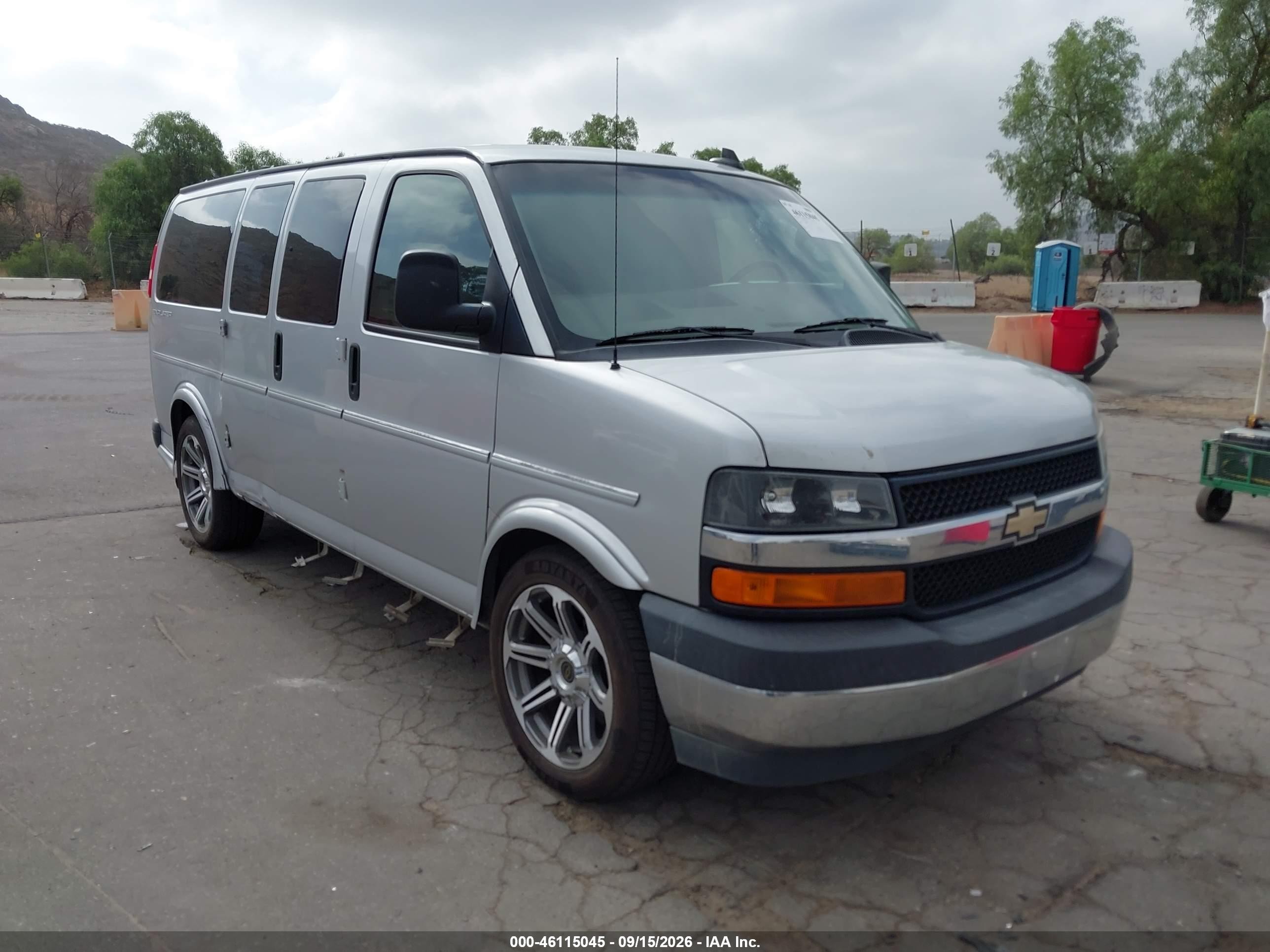 2017 Chevrolet Express 2500 VIN 1GCWGAFG4H1120860 — IAAI salvage auction photo