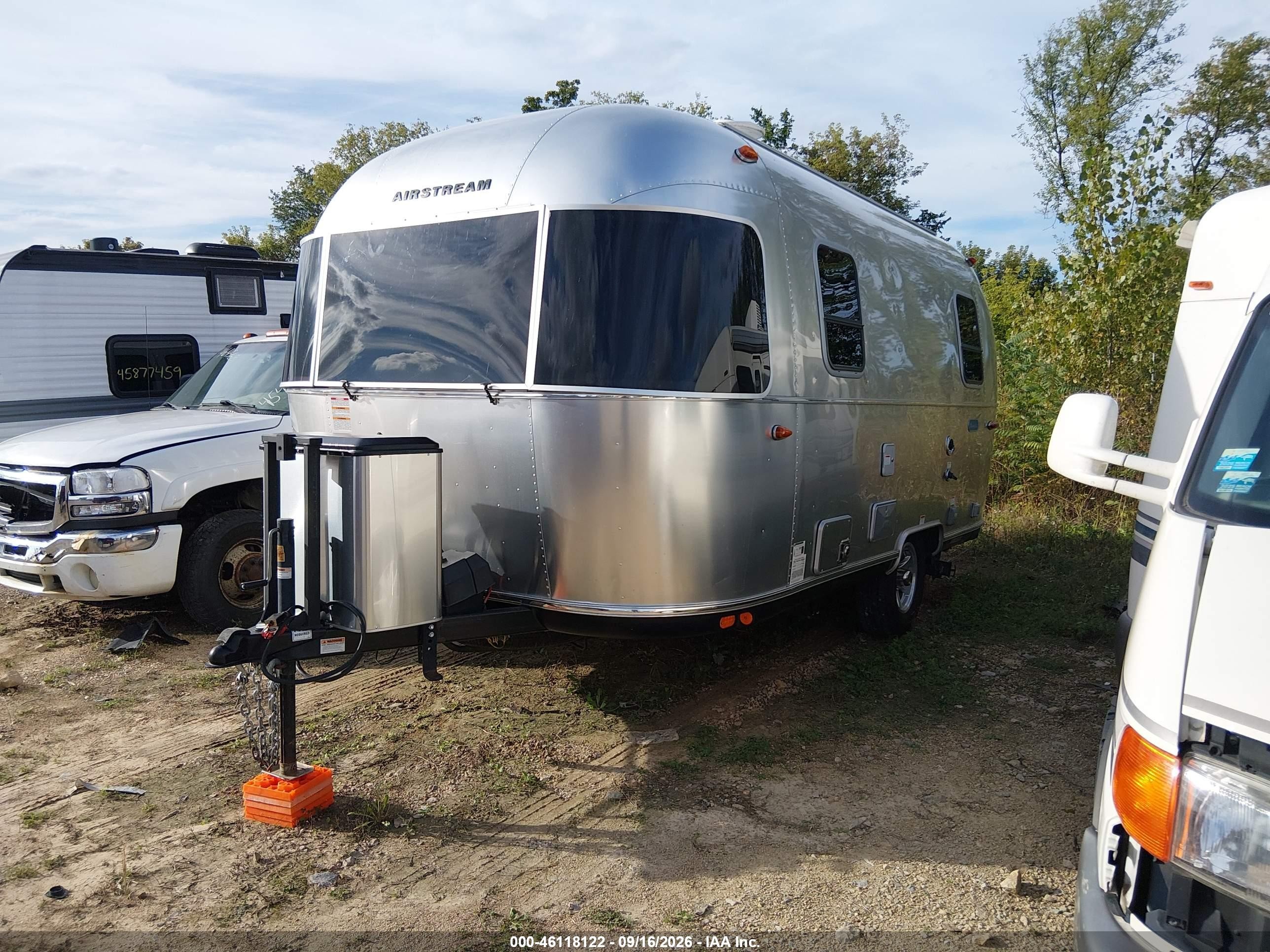 2021 Airstream Unknown VIN 1STCMAA16MJ556281 IAAI salvage auction — Top/Roof, Salvage (Wisconsin), sold $12,650 on 2026-10-06 (photo 2)