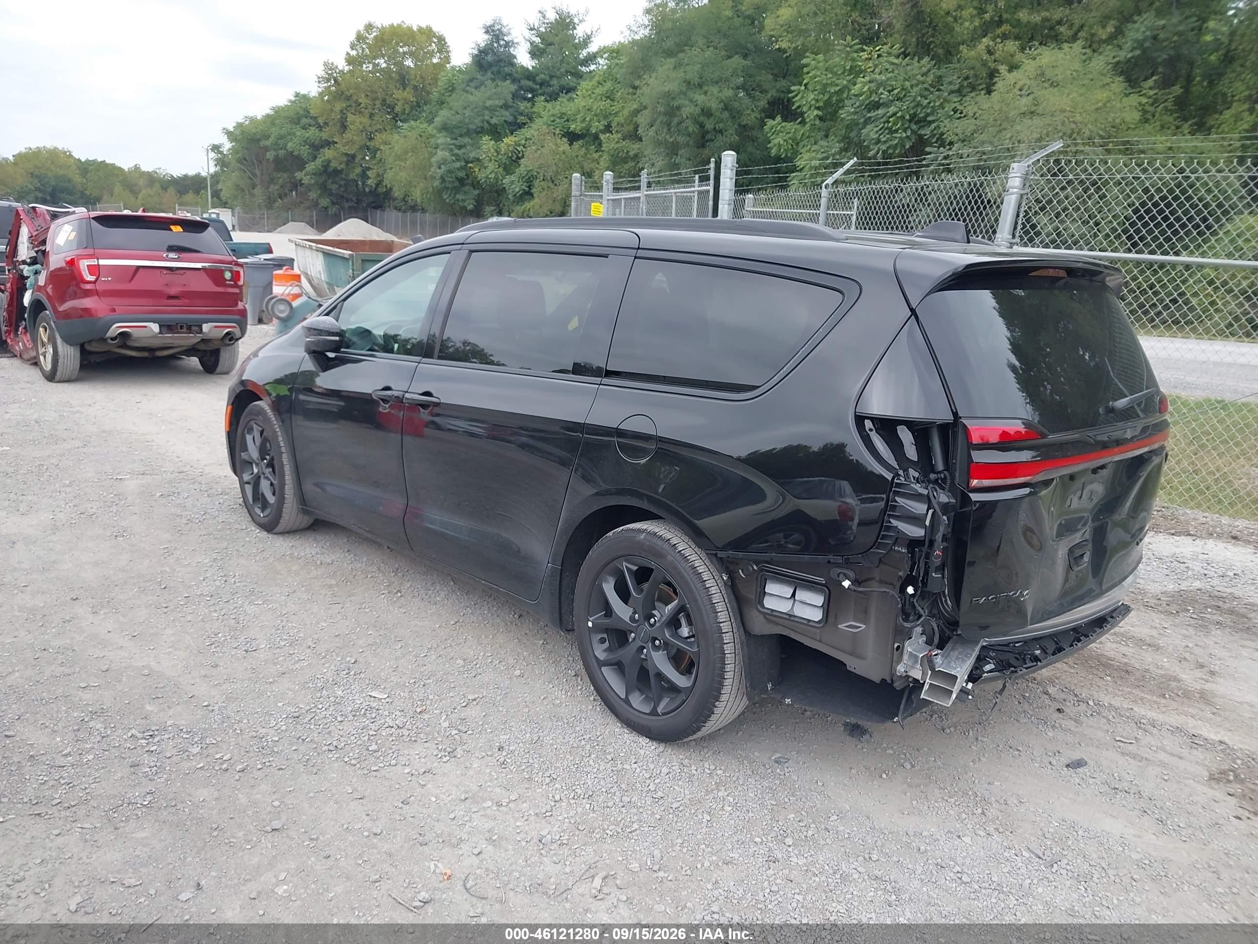 2027 Chrysler Pacifica VIN 2C4RC1GG9VR578926 IAAI salvage auction — Rear End, Enterprise Vehicles Clear Only (Virginia), sold $25,250 on 2026-09-18 (photo 3)