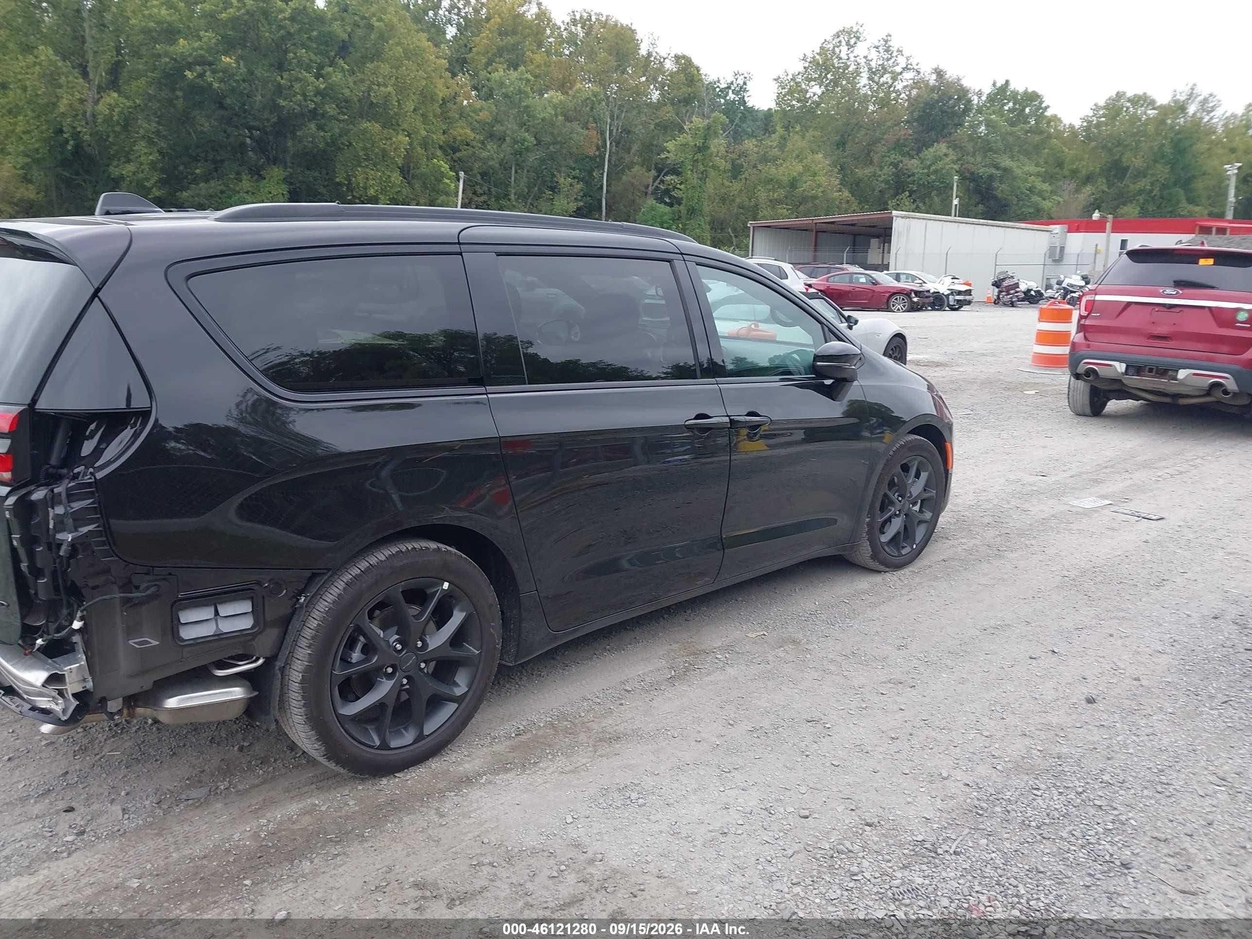 2027 Chrysler Pacifica VIN 2C4RC1GG9VR578926 IAAI salvage auction — Rear End, Enterprise Vehicles Clear Only (Virginia), sold $25,250 on 2026-09-18 (photo 4)