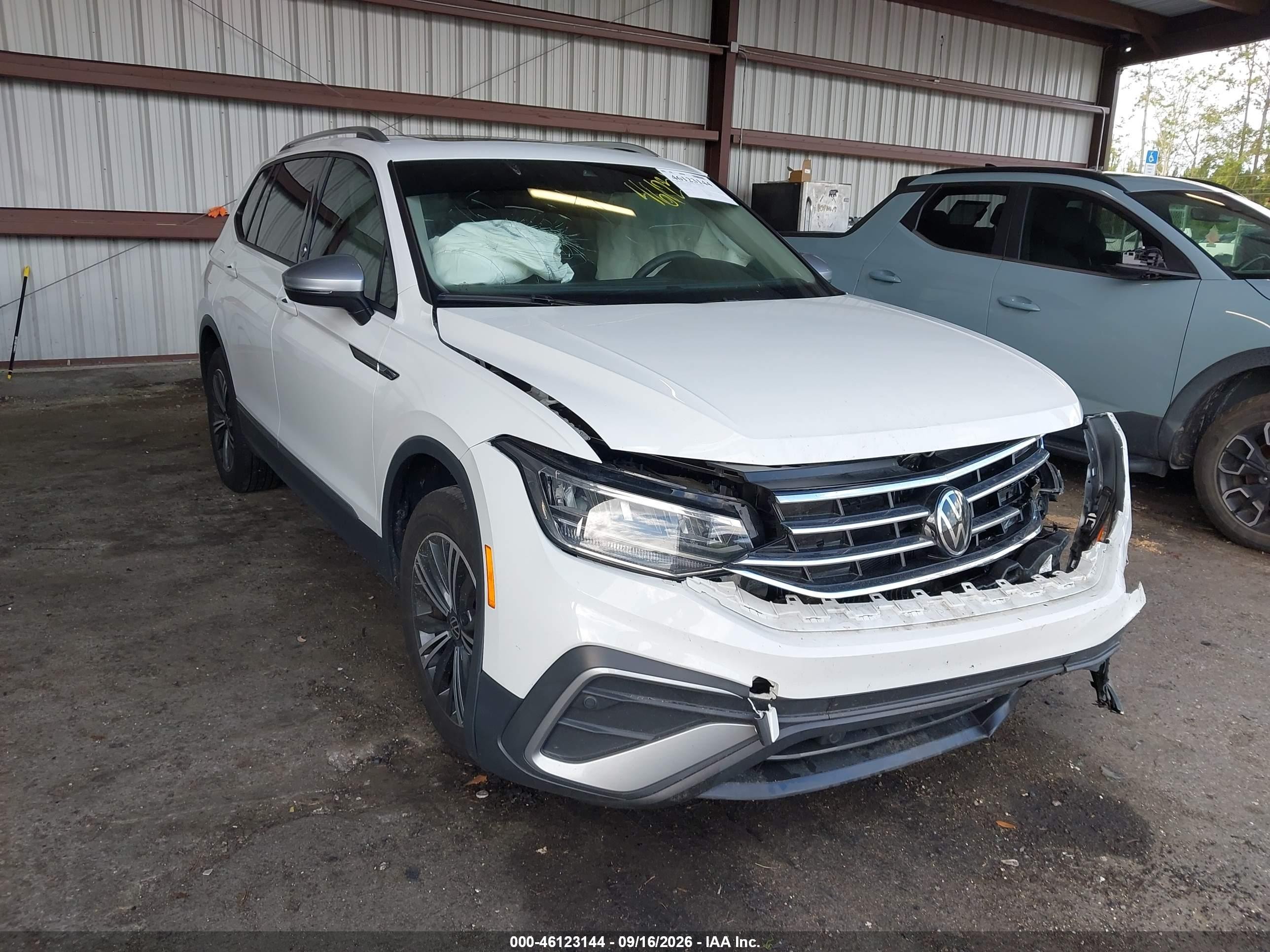 2024 Volkswagen Tiguan VIN 3VVTB7AX8RM223054 — IAAI salvage auction photo