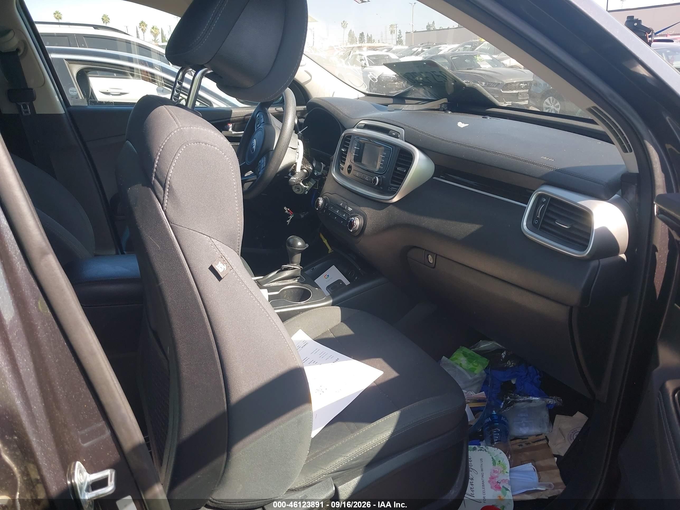 2016 Kia Sorento VIN 5XYPG4A32GG179253 IAAI salvage auction — Vandalized, Salvage Certificate (California), sold $1,100 on 2026-10-08 (photo 5)