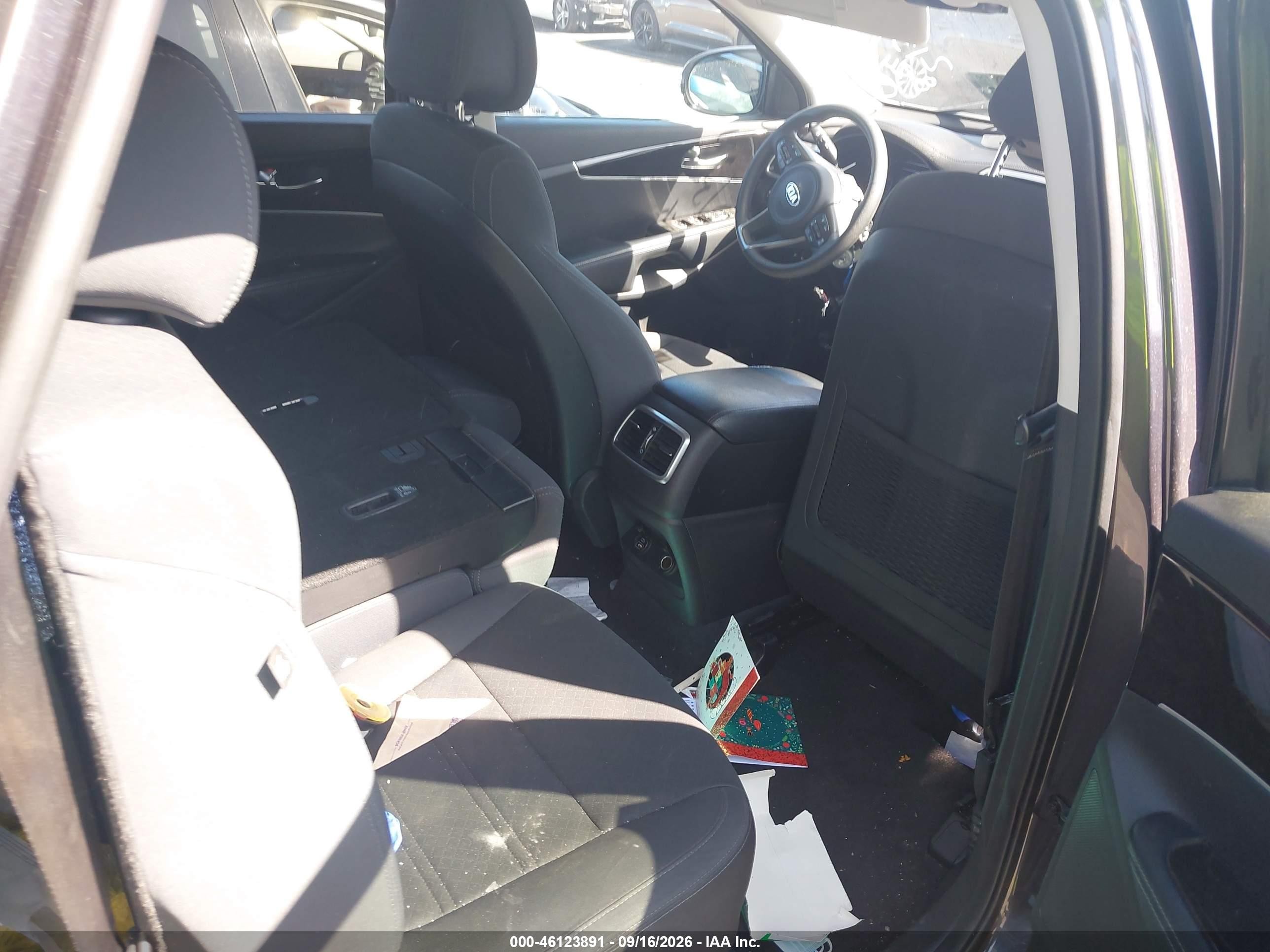 2016 Kia Sorento VIN 5XYPG4A32GG179253 IAAI salvage auction — Vandalized, Salvage Certificate (California), sold $1,100 on 2026-10-08 (photo 8)