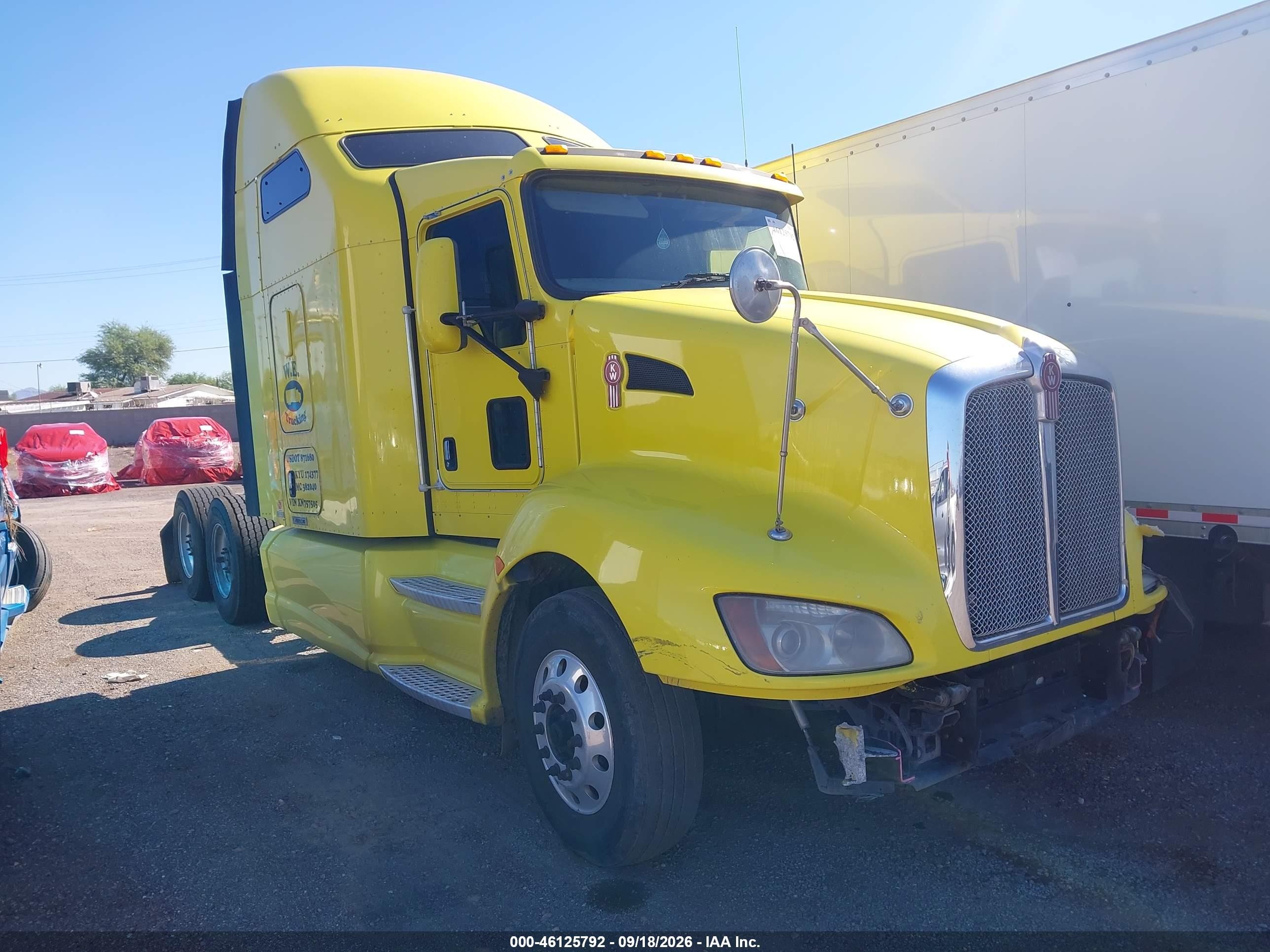 2013 Kenworth Construction VIN 1XKAD48X8DJ361157 — IAAI salvage auction photo