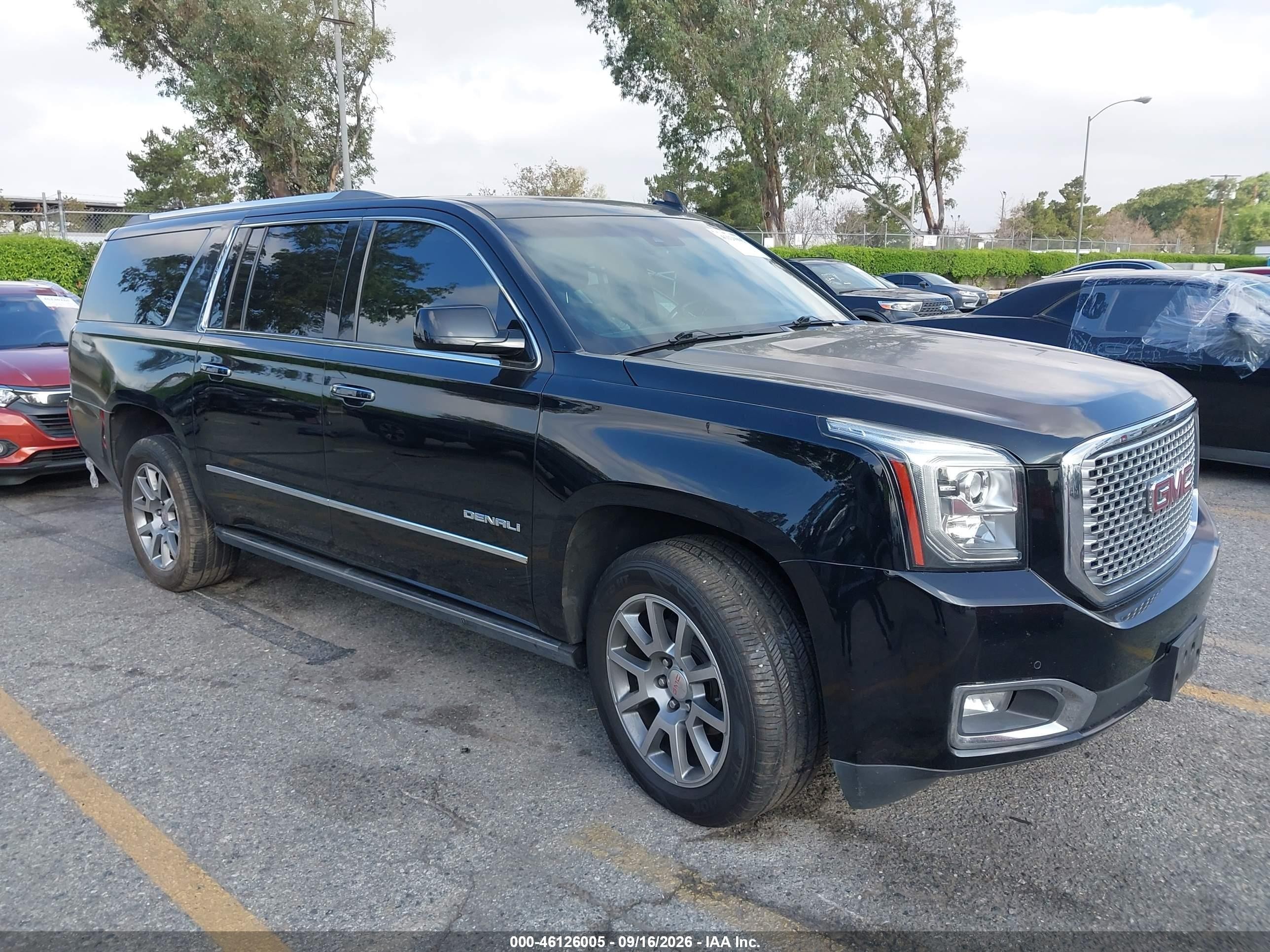 2017 GMC Yukon XL VIN 1GKS2HKJ7HR393840 — IAAI salvage auction photo