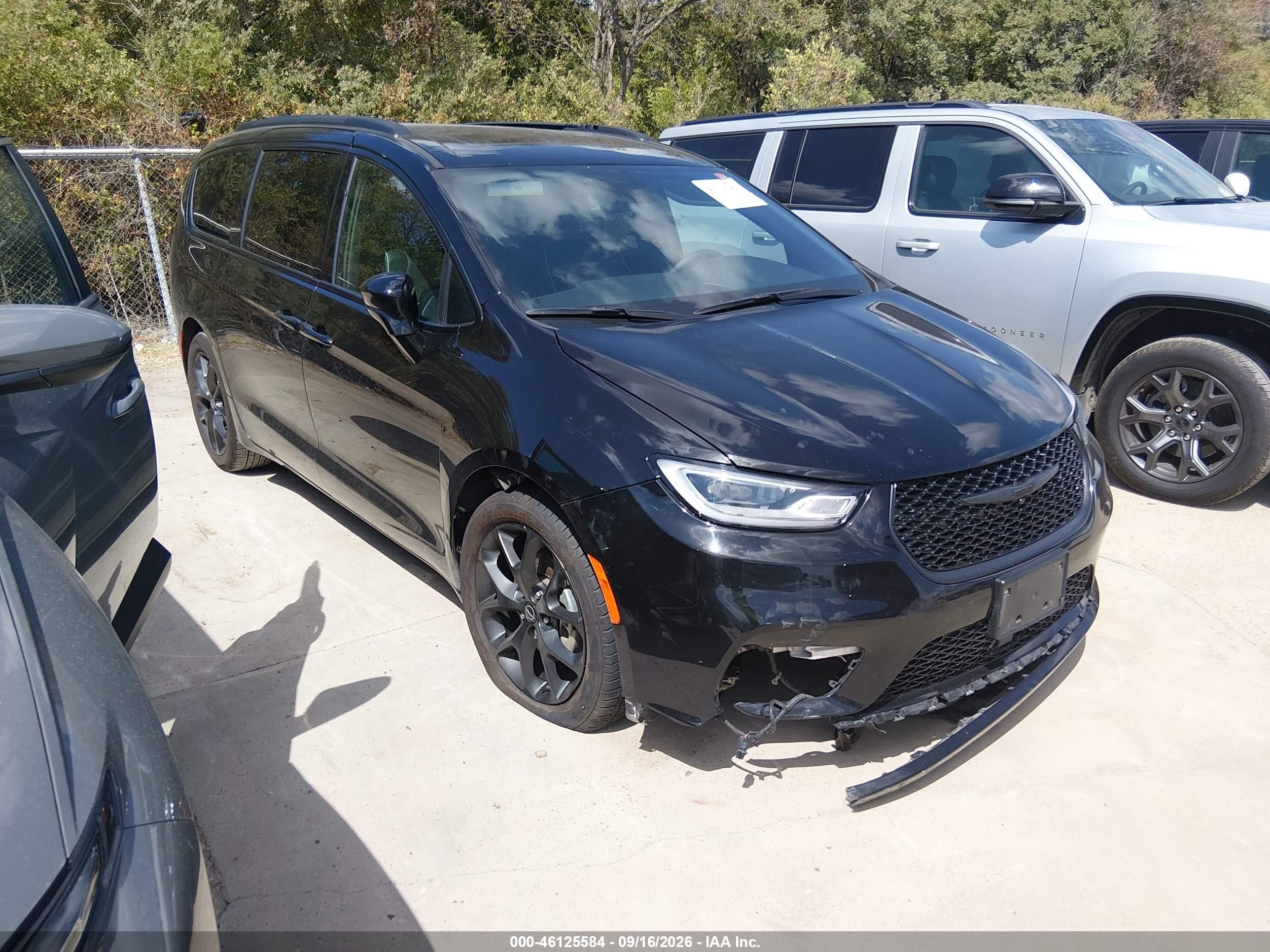 2026 Chrysler Pacifica VIN 2C4RC1GG4TR161968 — IAAI salvage auction photo