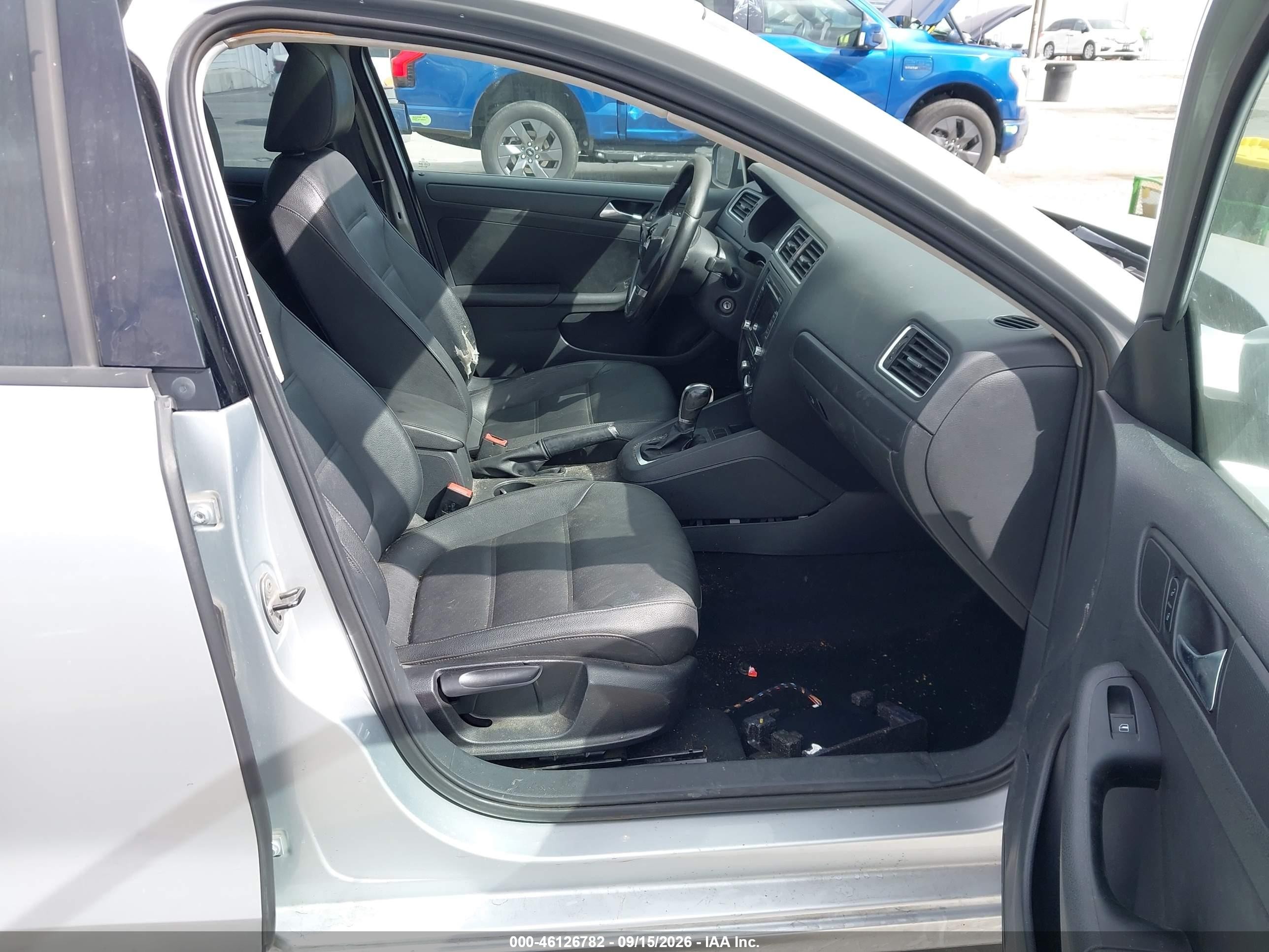 2011 Volkswagen Jetta VIN 3VWDZ7AJ6BM307841 IAAI salvage auction — Front End, Salvage (California), sold $700 on 2026-09-25 (photo 5)
