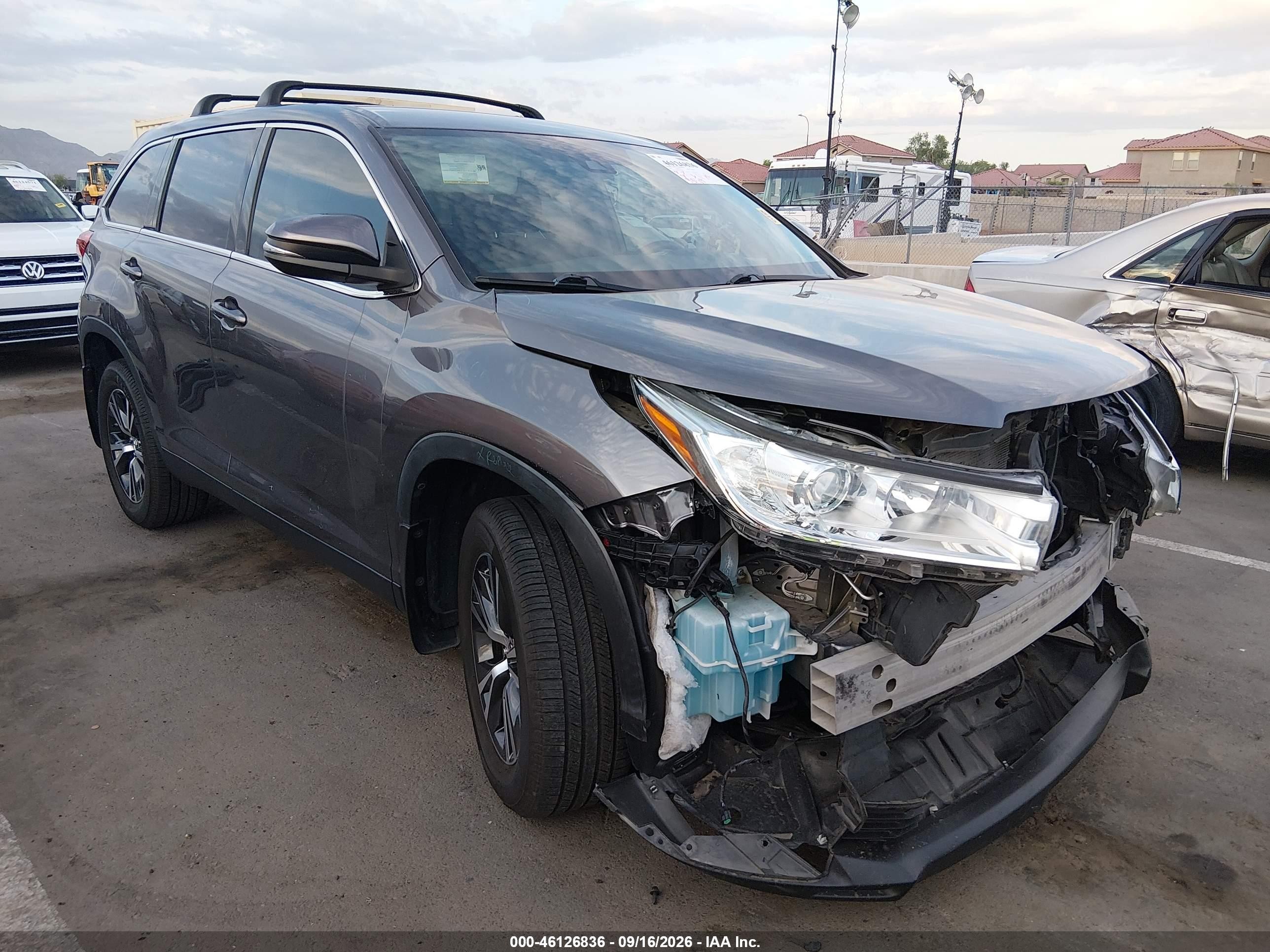 2019 Toyota Highlander VIN 5TDBZRFH5KS729904 — IAAI salvage auction photo