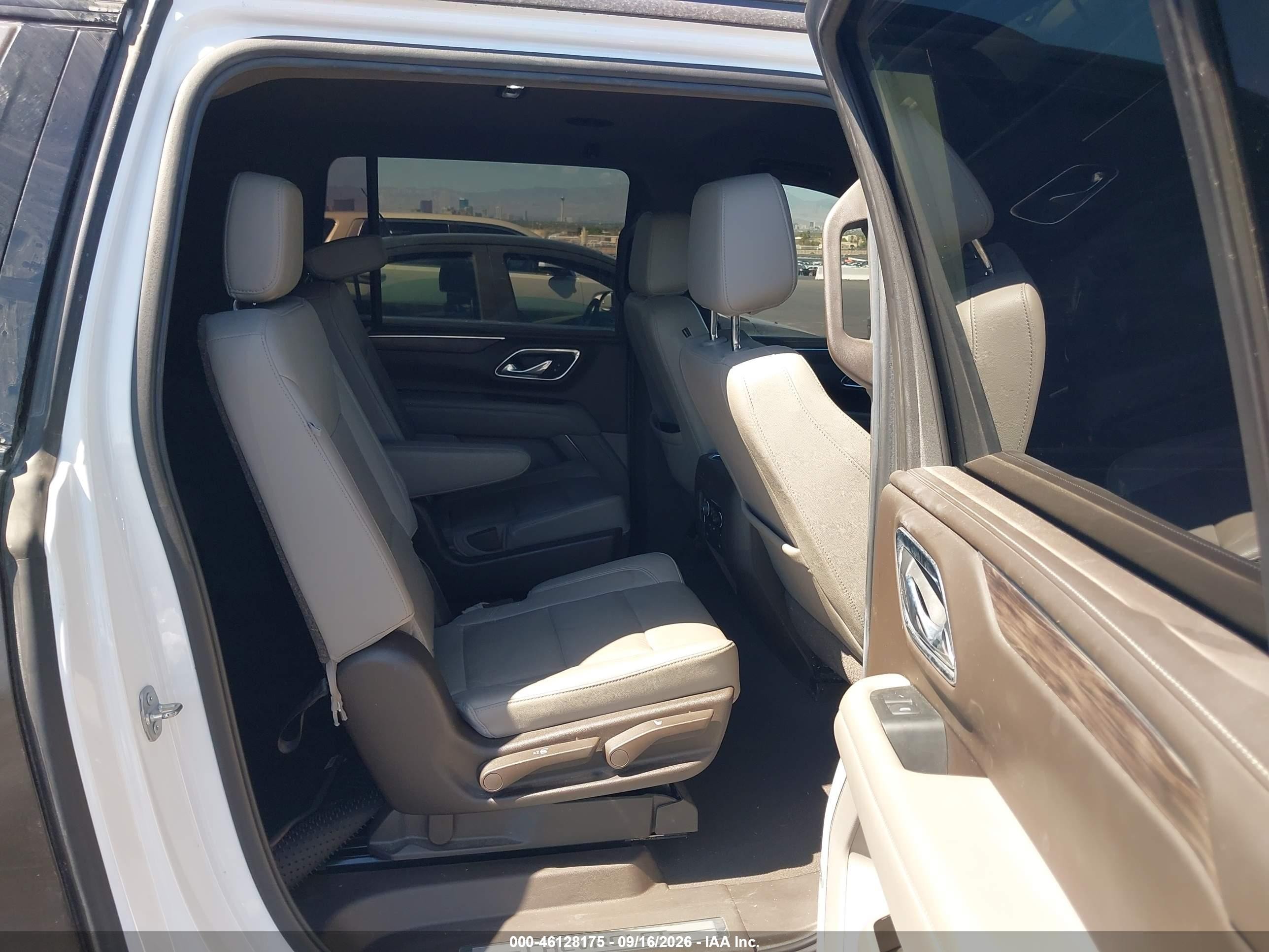 2021 Chevrolet Suburban VIN 1GNSKDKD5MR290416 IAAI salvage auction — Theft, Clear (Illinois), sold $20,100 on 2026-09-24 (photo 8)