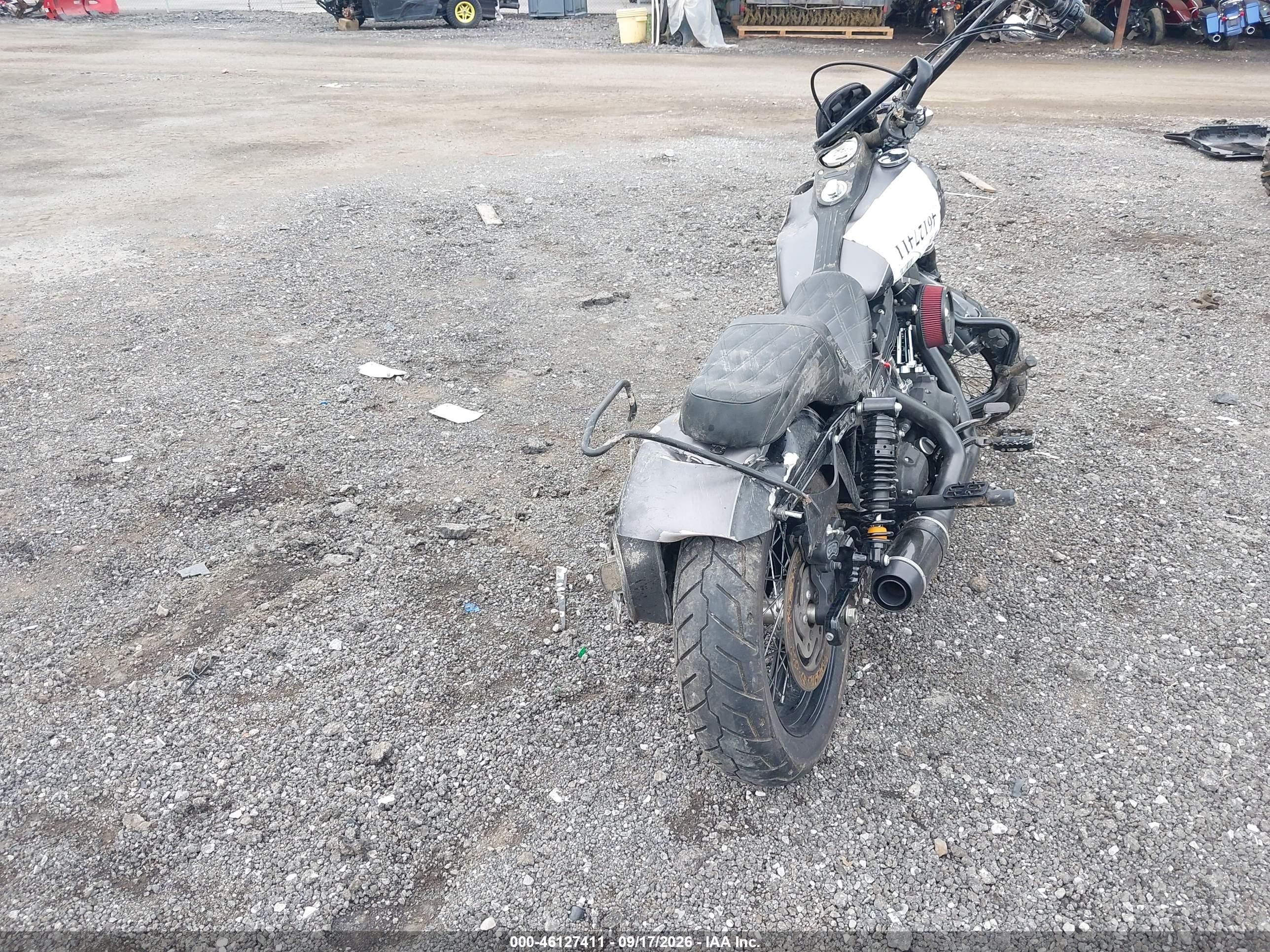2017 Harley-davidson Street bob VIN 1HD1GXM19HC317375 IAAI salvage auction — Side, Salvage (Ohio), sold $1,550 on 2026-10-13 (photo 6)