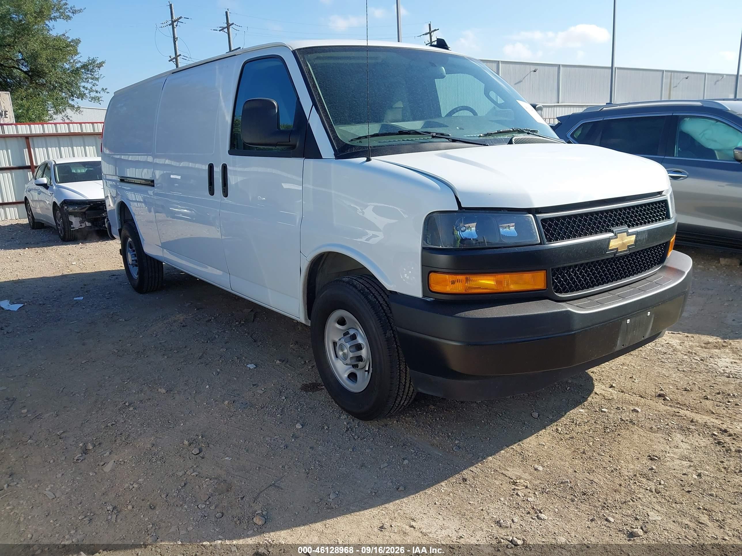 2025 Chevrolet Express Cargo VIN 1GCWGBFP4S1264258 IAAI salvage auction — Side, Enterprise Vehicles Clear Only (Texas), sold $21,100 on 2026-09-23 (photo 1)