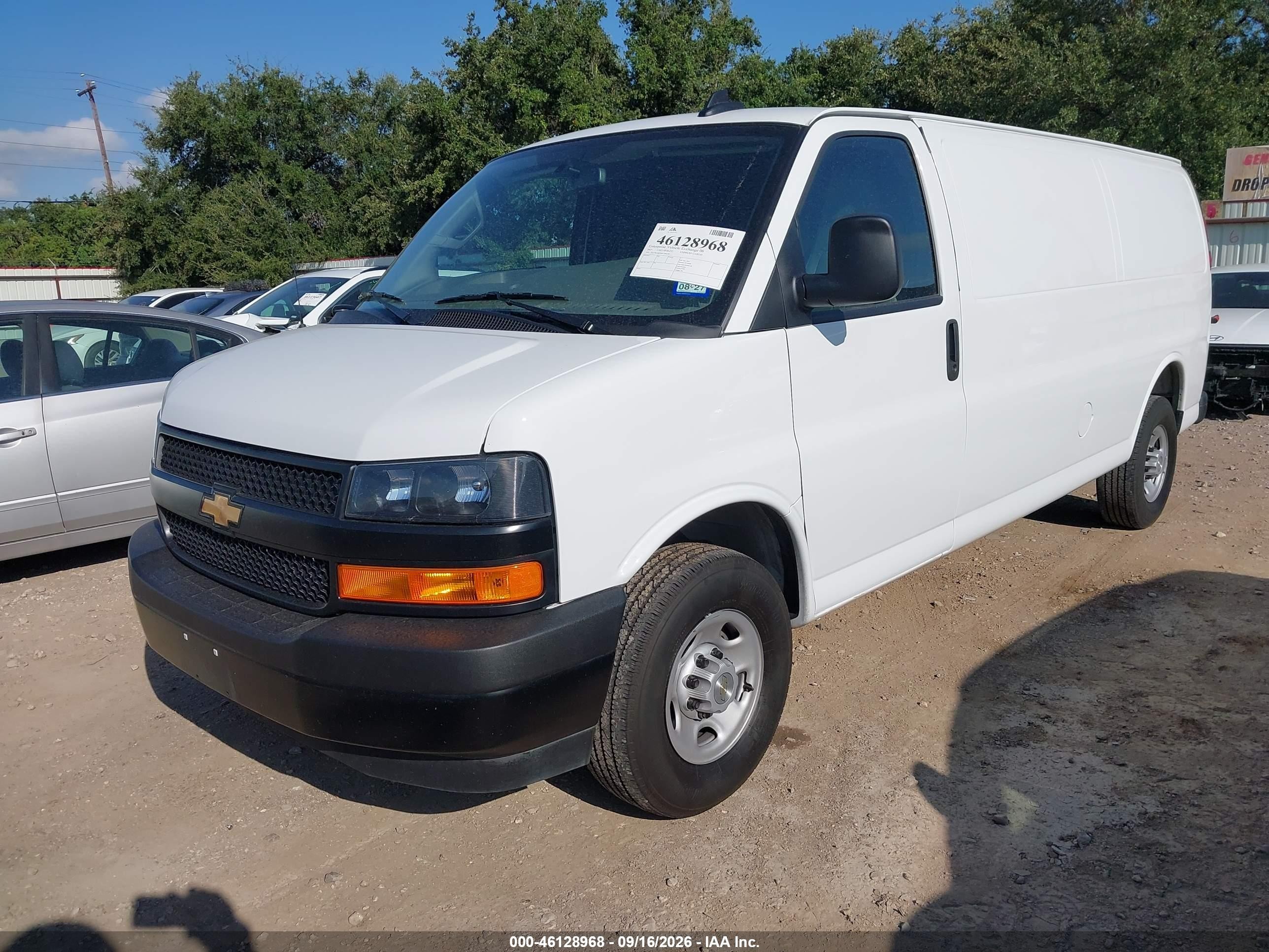2025 Chevrolet Express Cargo VIN 1GCWGBFP4S1264258 IAAI salvage auction — Side, Enterprise Vehicles Clear Only (Texas), sold $21,100 on 2026-09-23 (photo 6)