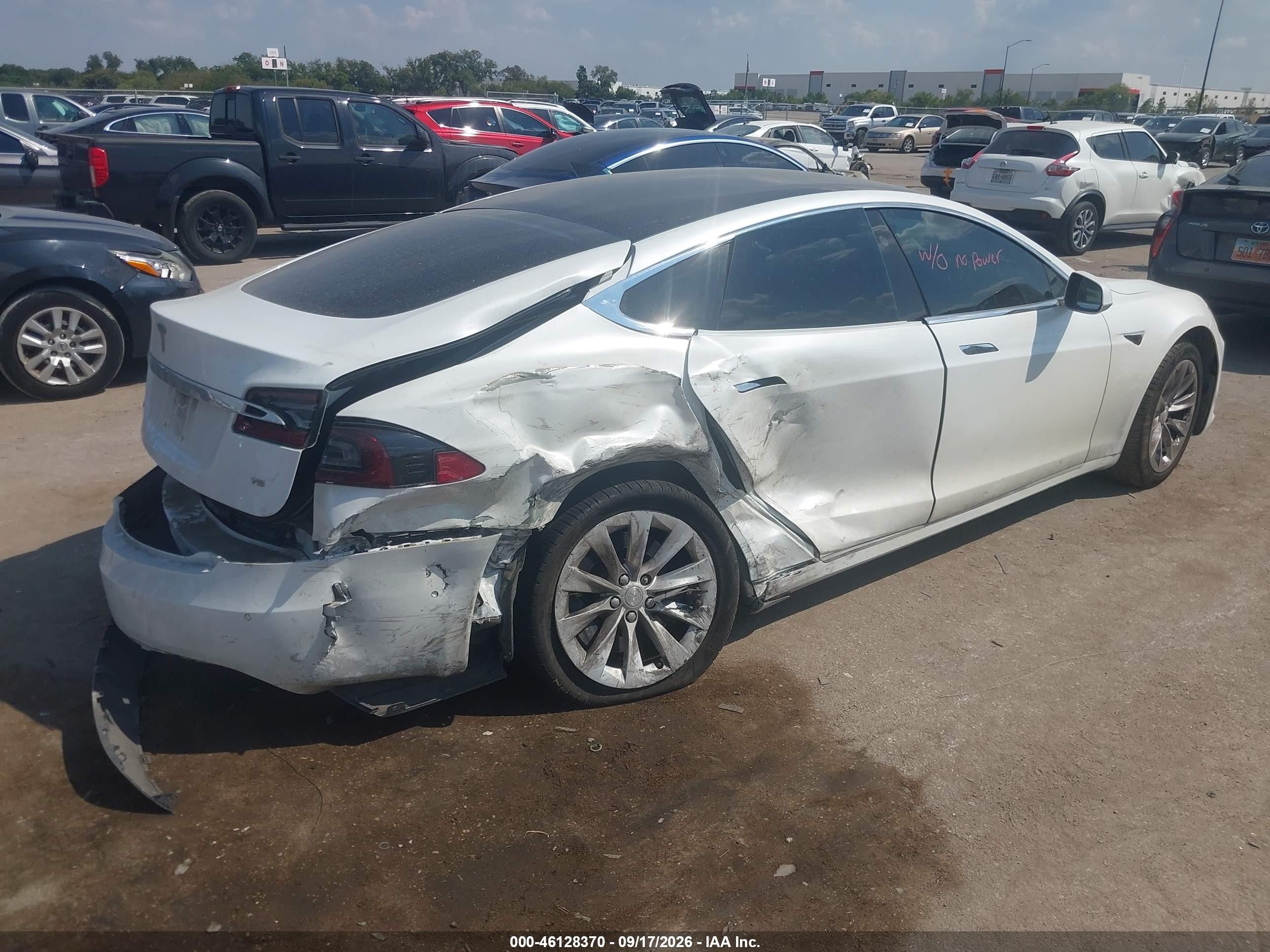 2017 Tesla Model s VIN 5YJSA1E1XHF204492 IAAI salvage auction — Side, Salvage (Texas), sold $5,100 on 2026-10-20 (photo 4)
