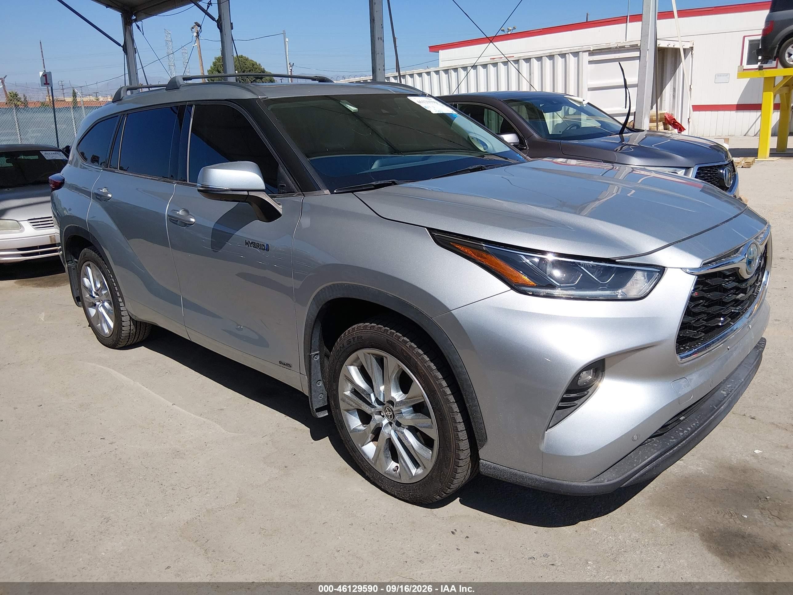 2020 Toyota Highlander Hybrid VIN 5TDDBRCH4LS005074 — IAAI salvage auction photo