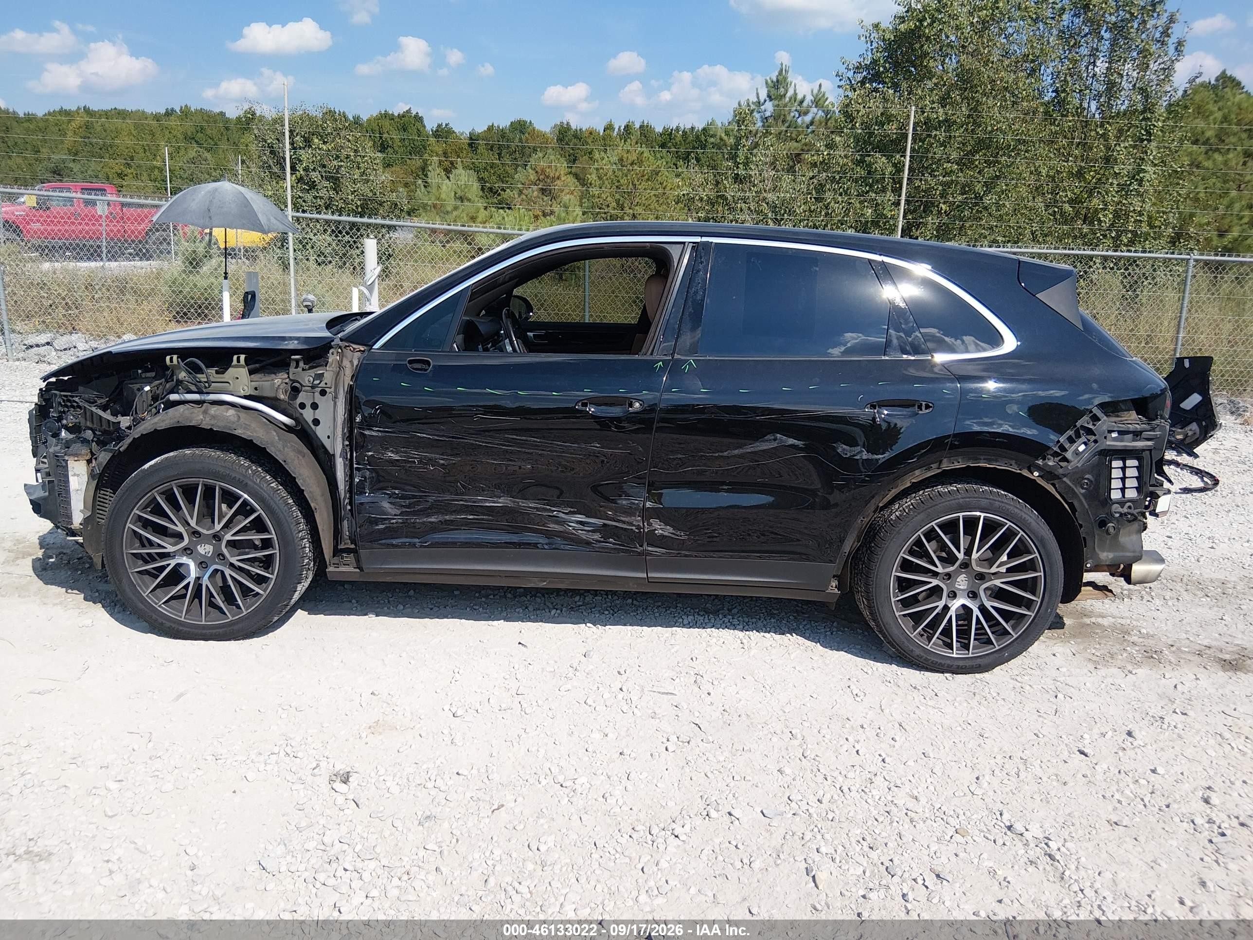 2019 Porsche Cayenne VIN WP1AA2AY9KDA08576 IAAI salvage auction — Side, Salvage (Alabama), sold $10,000 on 2026-10-06 (photo 6)