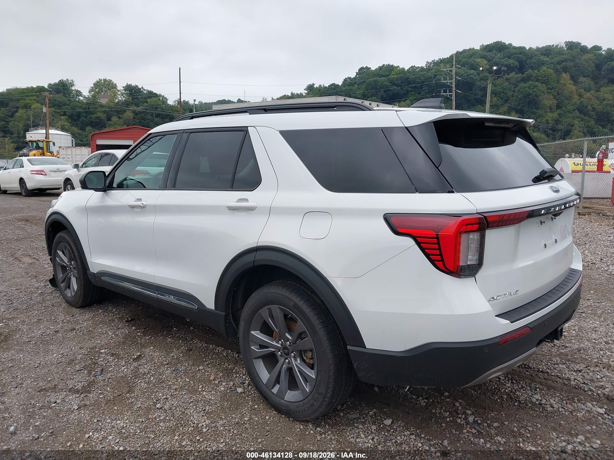 2025 Ford Explorer VIN 1FMUK8DH3SGC32804 IAAI salvage auction — Water/Flood, Salvage (Pennsylvania), sold $13,500 on 2026-10-08 (photo 3)