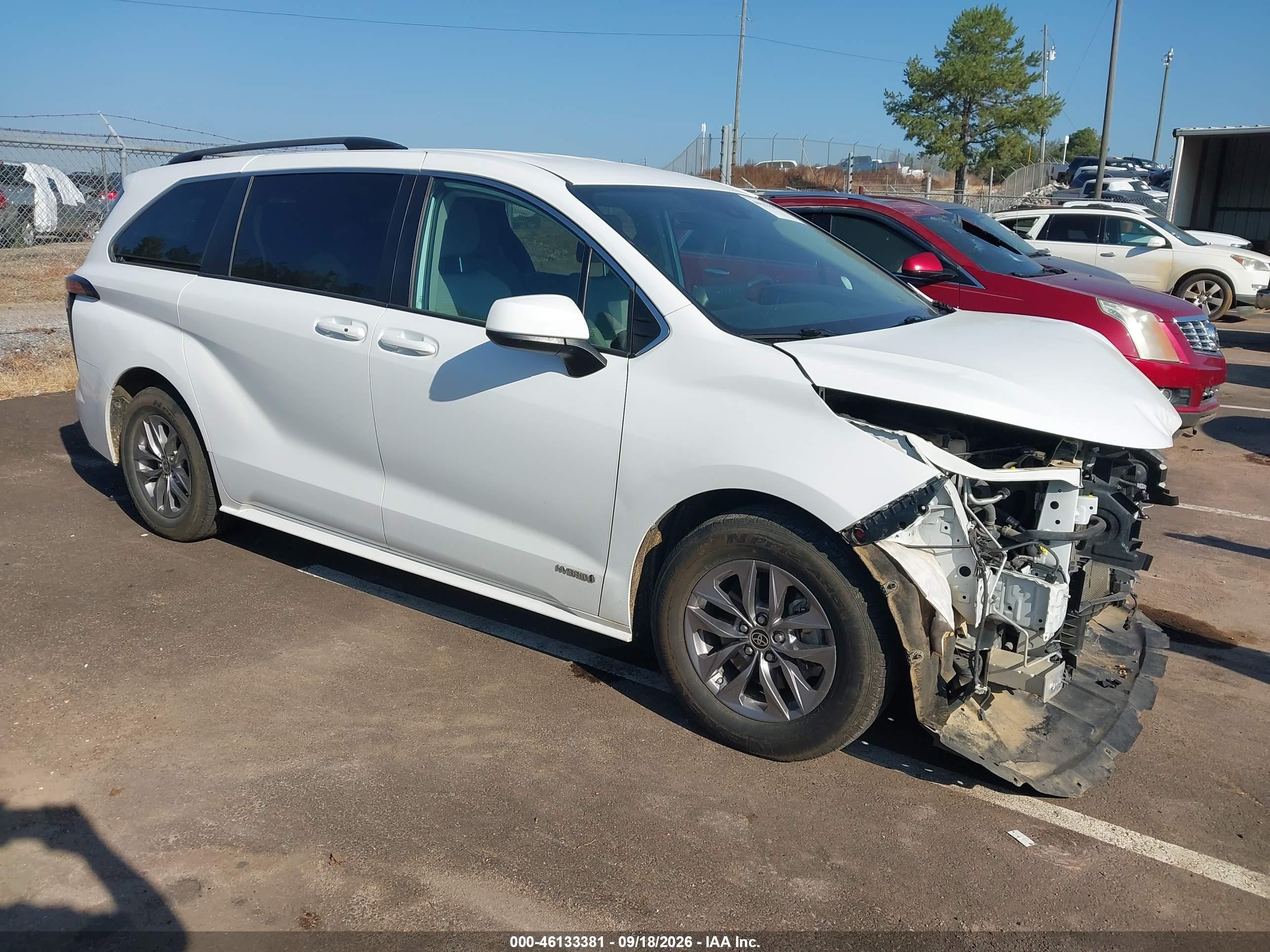 2021 Toyota Sienna VIN 5TDKRKEC2MS067487 — IAAI salvage auction photo