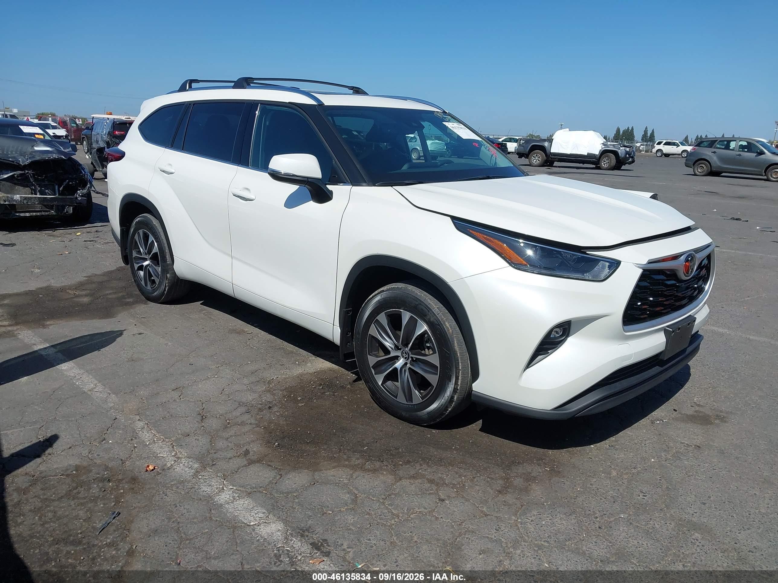 2021 Toyota Highlander VIN 5TDHZRBH4MS102677 — IAAI salvage auction photo