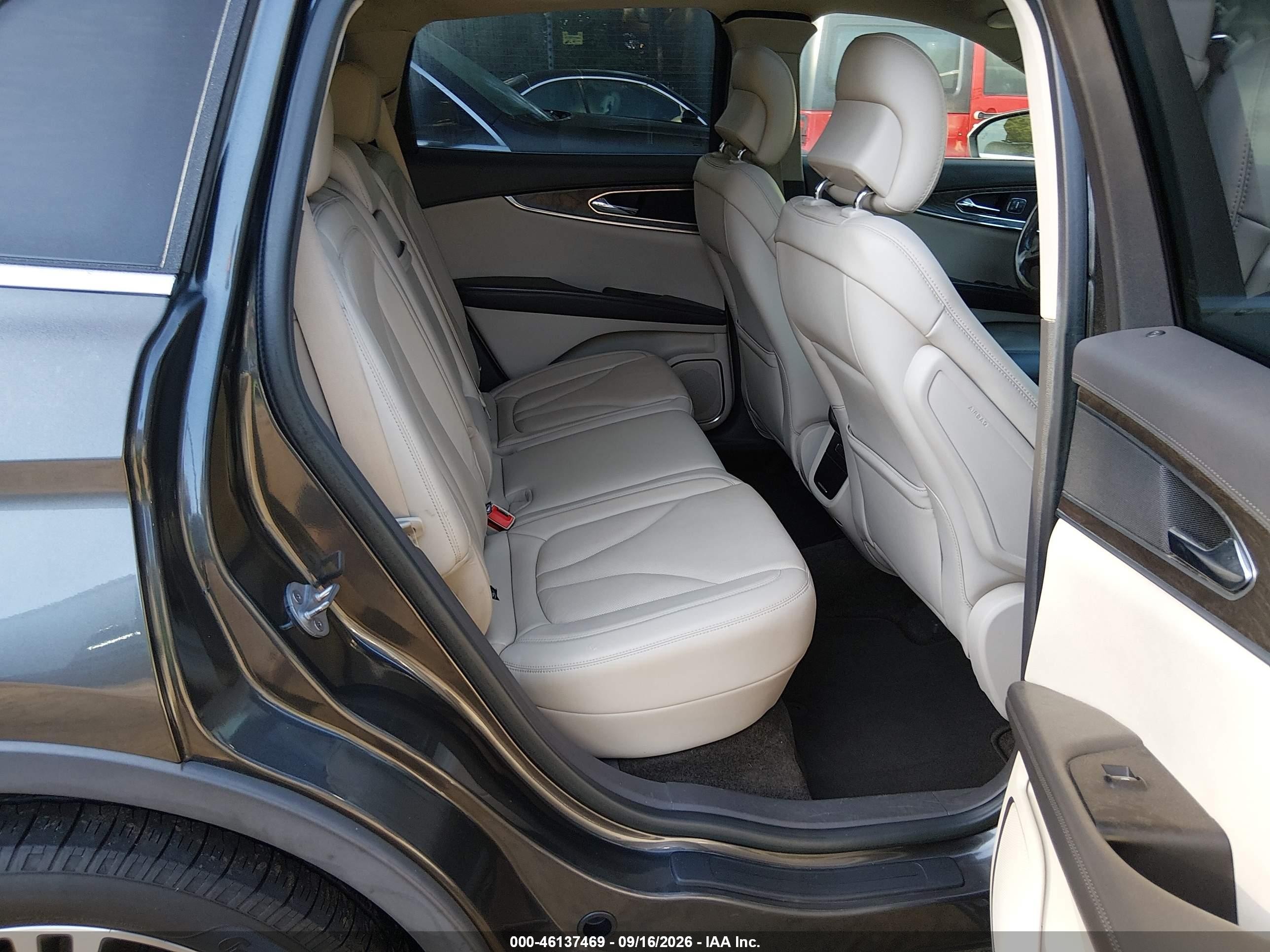2017 Lincoln Mkx VIN 2LMPJ8LR6HBL39702 IAAI salvage auction — Normal Wear, Clear (Virginia), sold $2,575 on 2026-10-01 (photo 8)