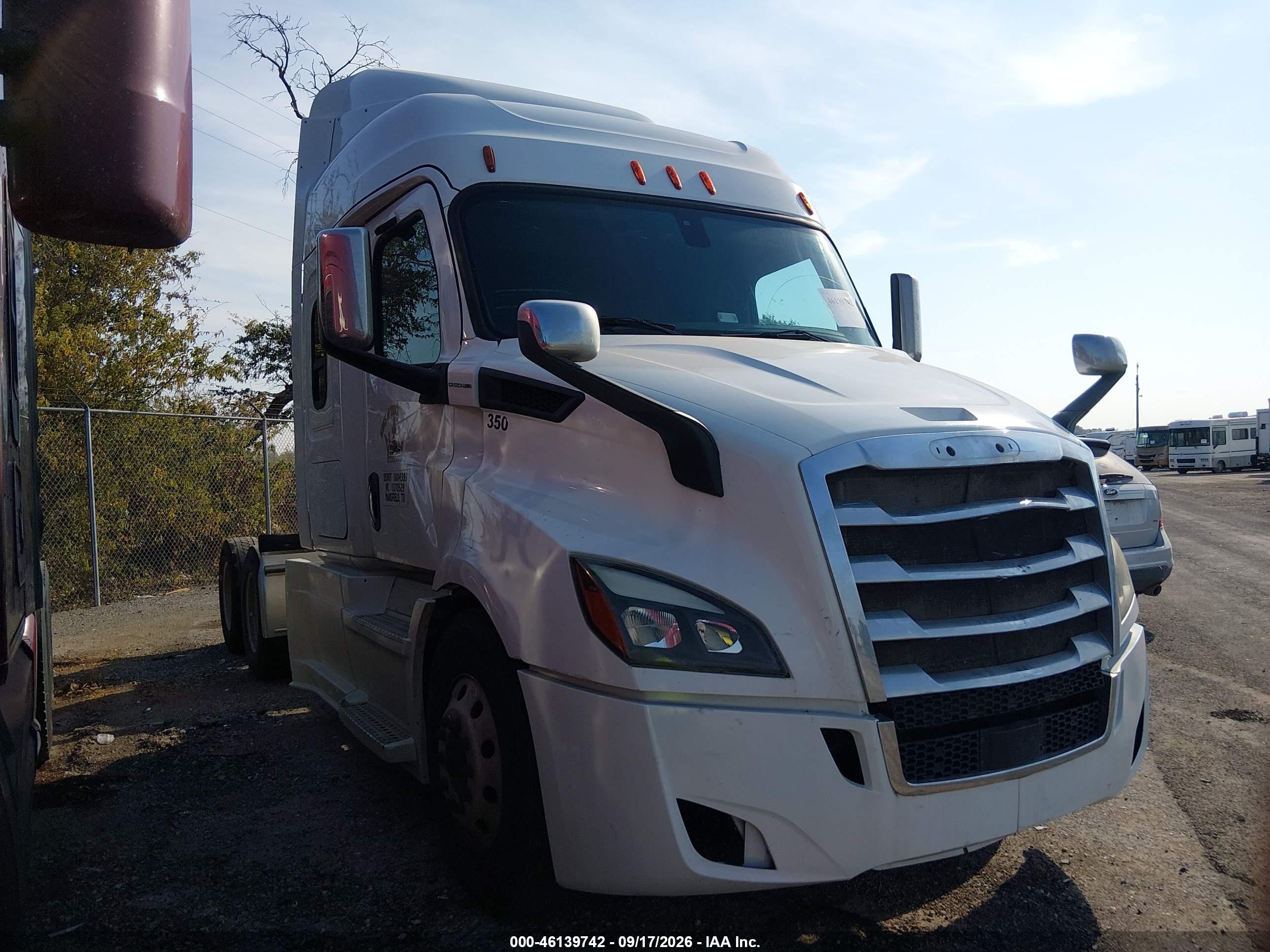 2019 Freightliner New Cascadia 116 VIN 3AKJHPDV8KSKG8901 — IAAI salvage auction photo