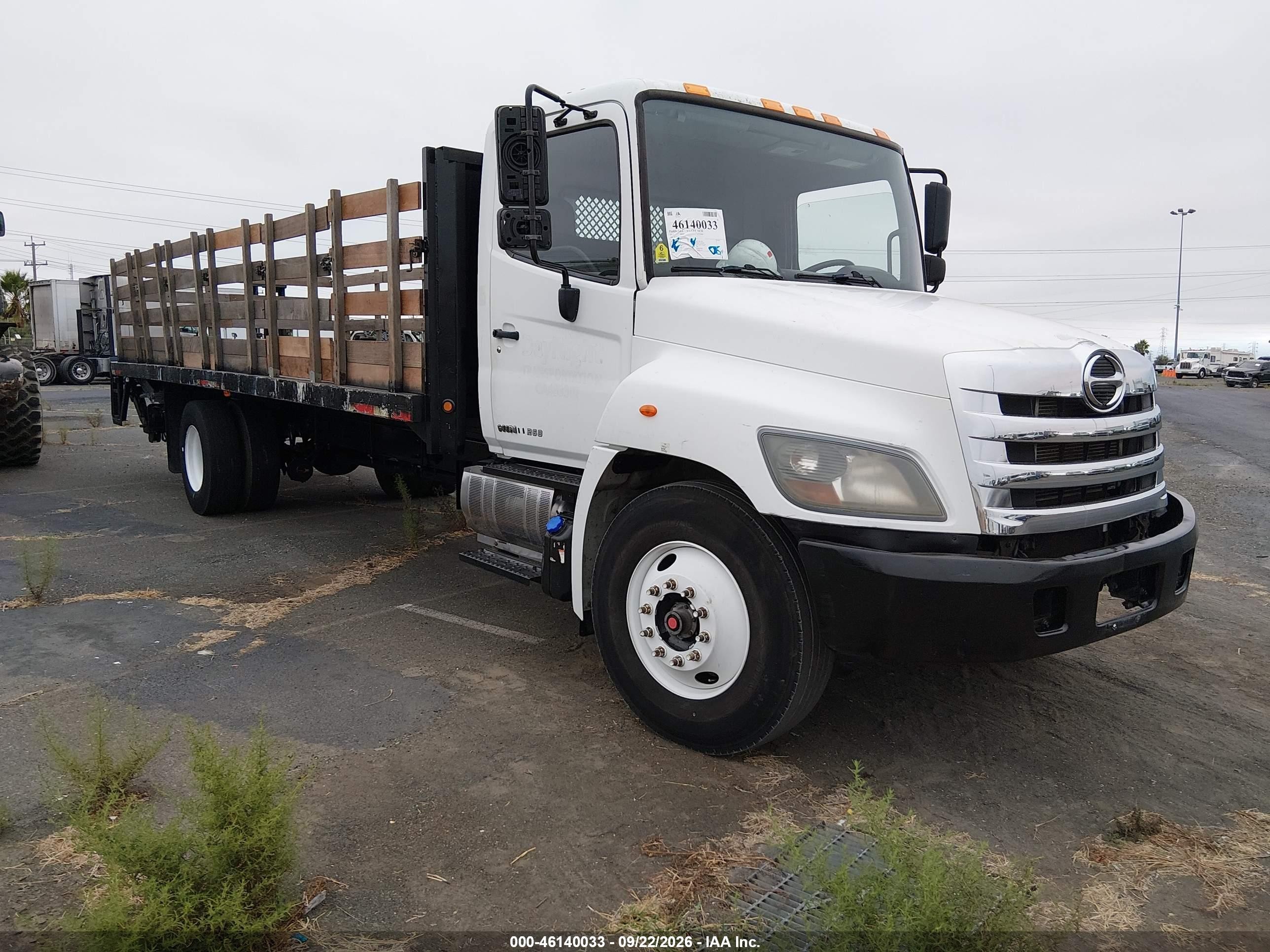 2017 Hino 258/268 VIN 5PVNJ8JV4H4S64581 — IAAI salvage auction photo