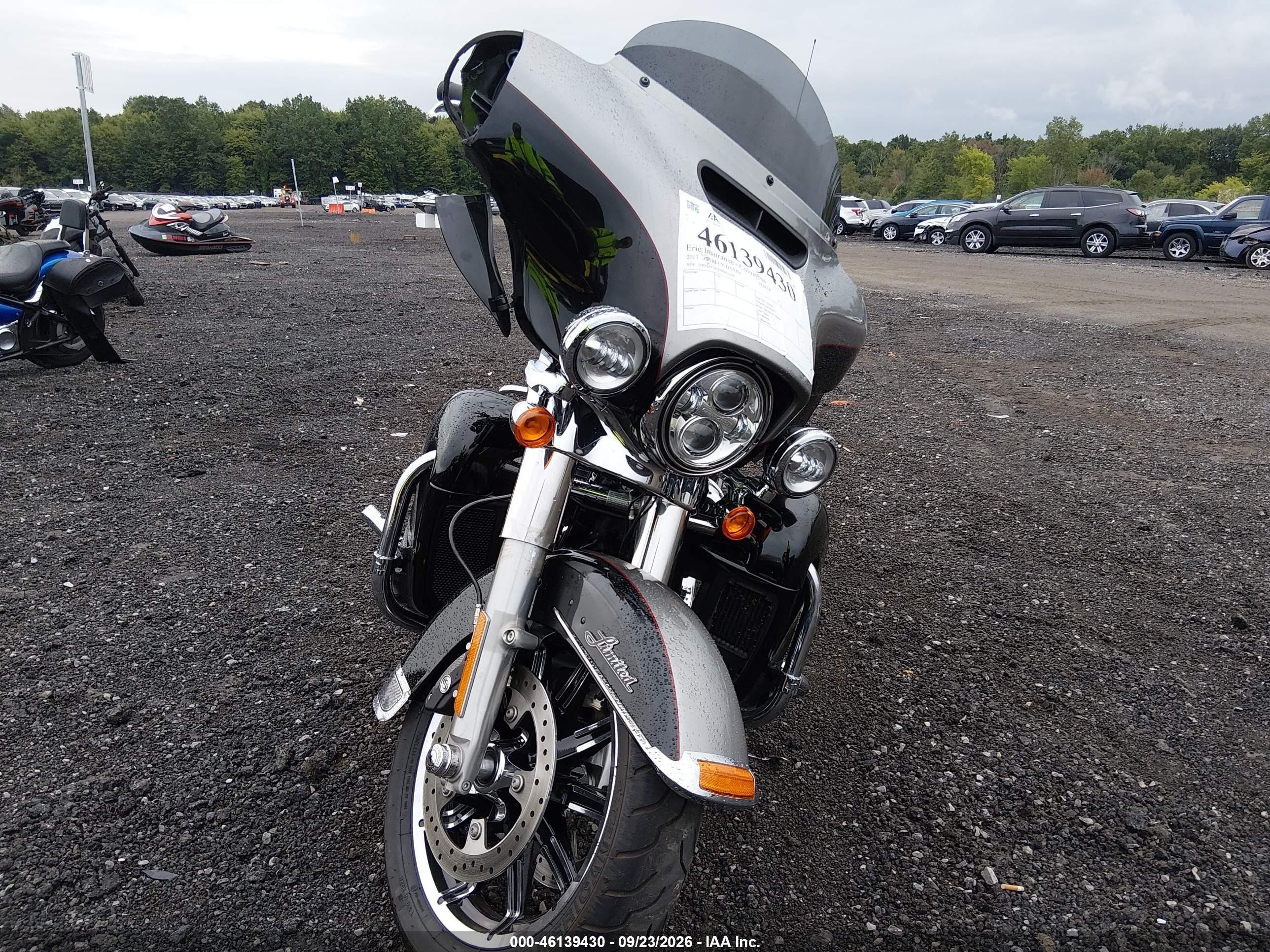 2017 Harley-davidson Flhtk VIN 1HD1KED12HB655029 IAAI salvage auction — Side, Salvage (Ohio), sold $3,850 on 2026-10-01 (photo 5)
