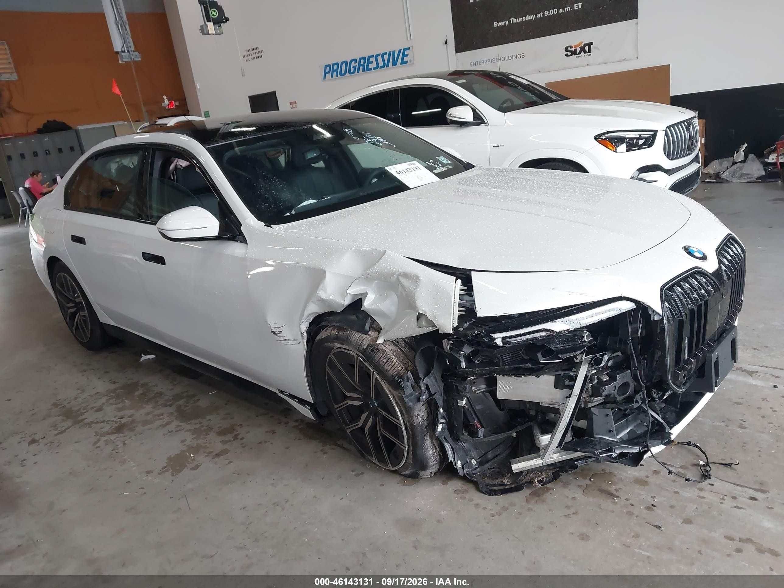 2026 BMW 7 Series VIN WBA33EH00TCY05129 — IAAI salvage auction photo