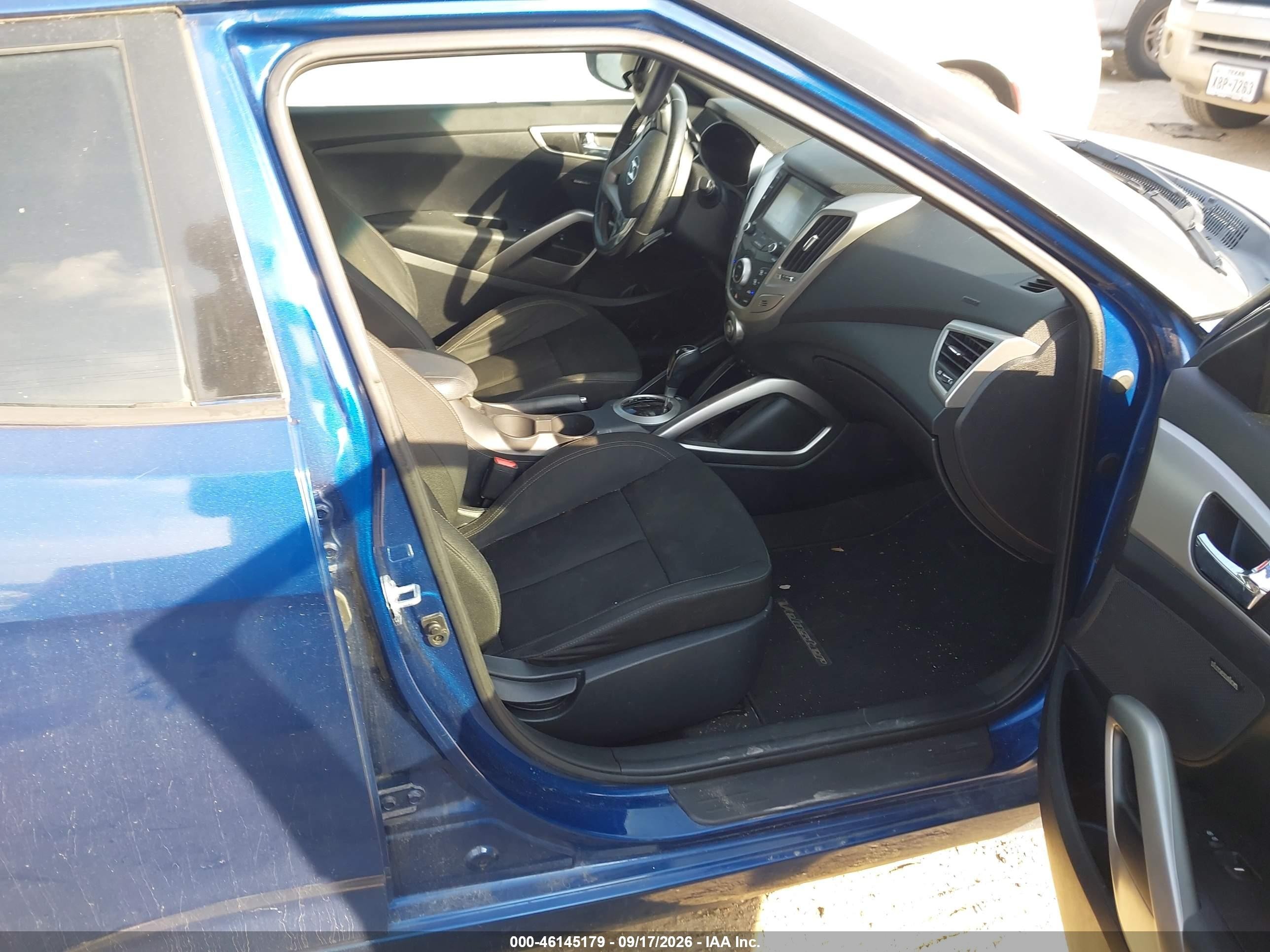 2017 Hyundai Veloster VIN KMHTC6AD7HU323230 IAAI salvage auction — Normal Wear, Original (Texas), sold $1,775 on 2026-09-30 (photo 5)