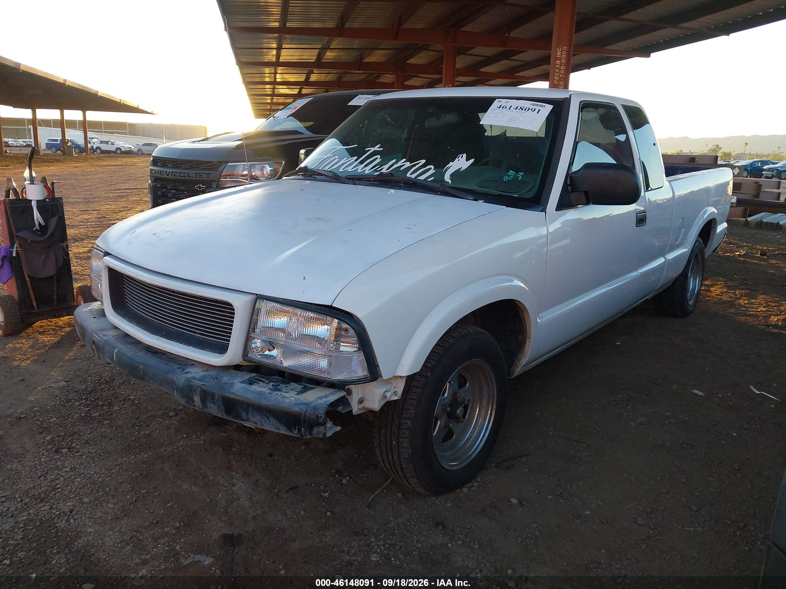 2001 GMC Sonoma VIN 1GTCS19W818245927 IAAI salvage auction — Side, Salvage (Arizona), sold $900 on 2026-10-07 (photo 2)