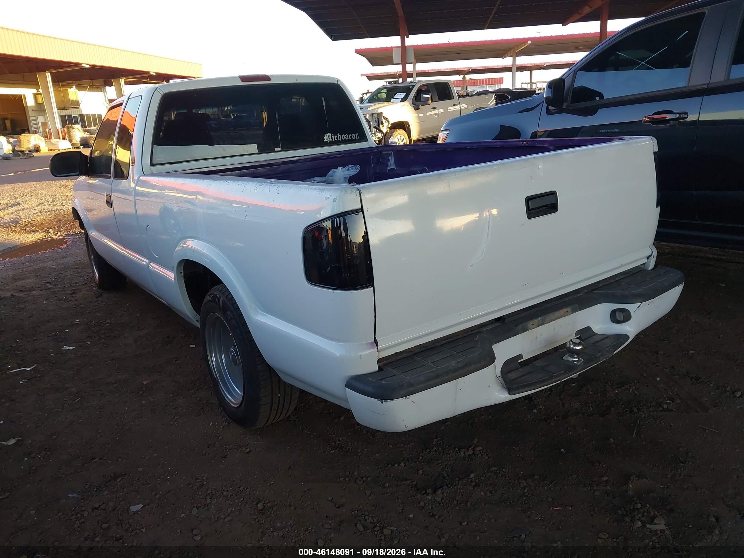 2001 GMC Sonoma VIN 1GTCS19W818245927 IAAI salvage auction — Side, Salvage (Arizona), sold $900 on 2026-10-07 (photo 3)
