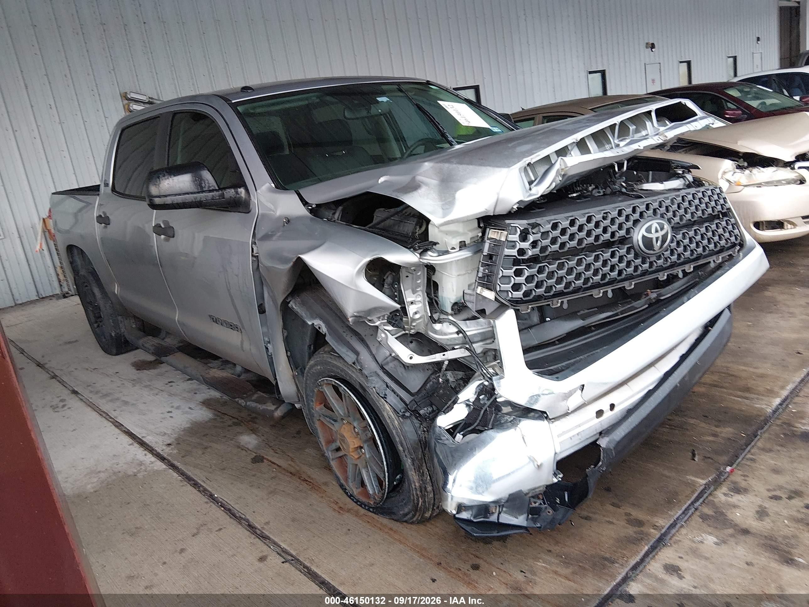 2019 Toyota Tundra VIN 5TFEM5F16KX137610 — IAAI salvage auction photo