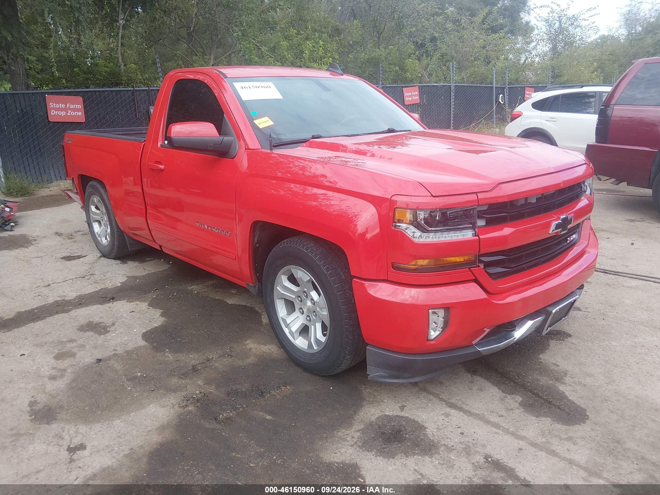 2017 Chevrolet Silverado 1500 VIN 1GCNKREC2HZ100177 — IAAI salvage auction photo