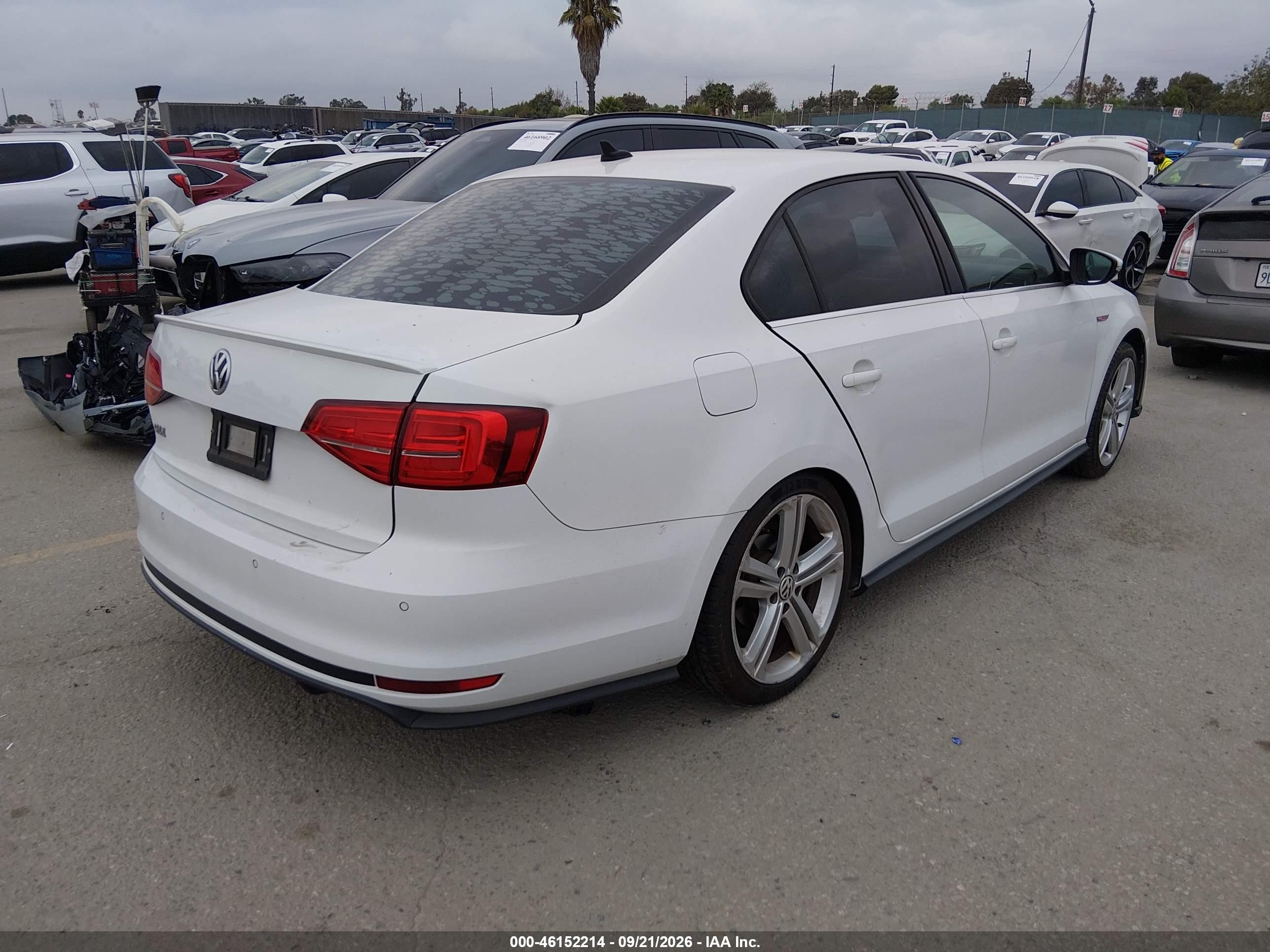 2016 Volkswagen Jetta VIN 3VW4T7AJ2GM225906 IAAI salvage auction — Side, Salvage (California), sold $2,100 on 2026-09-26 (photo 4)