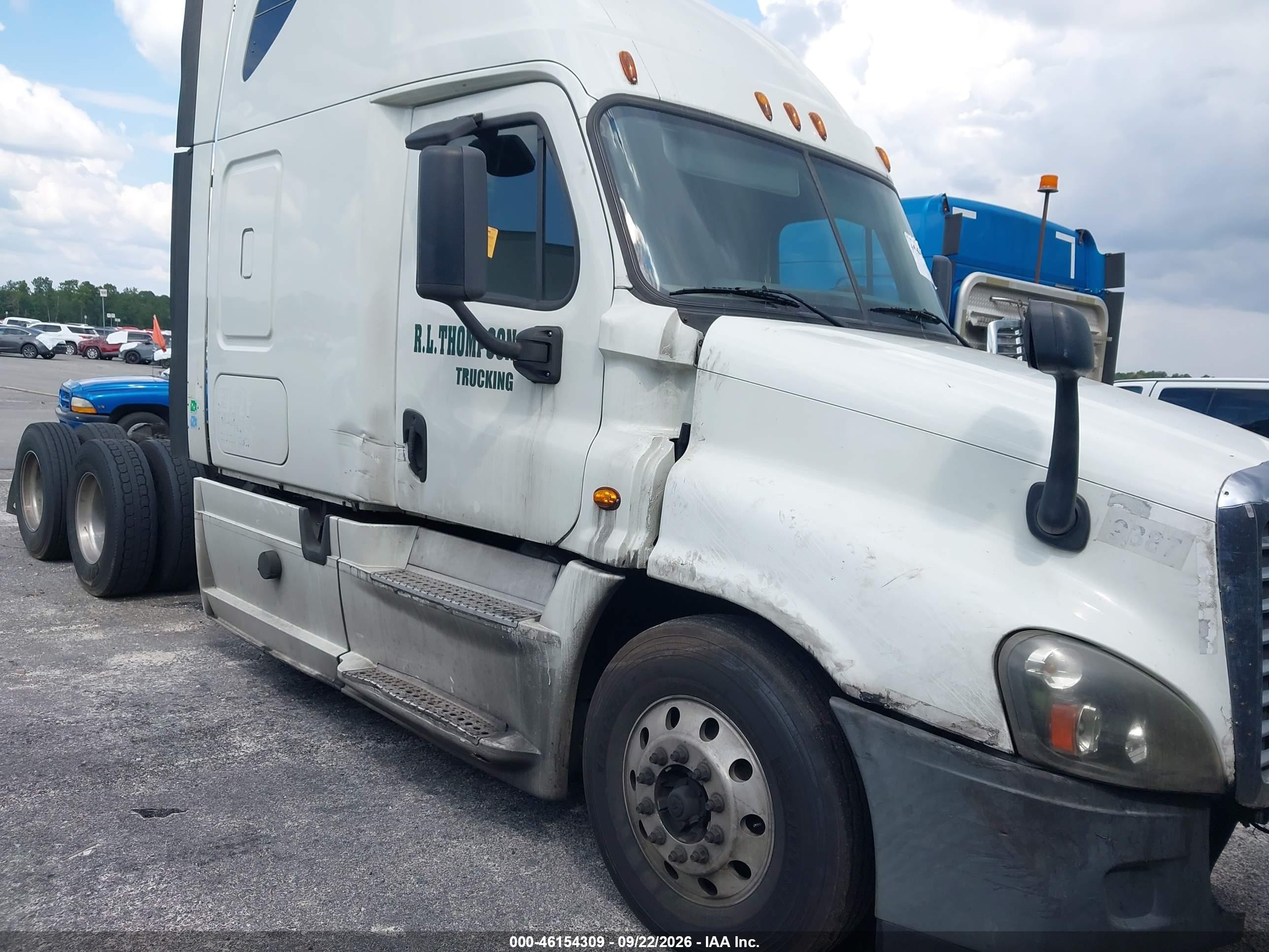 2015 Freightliner Cascadia 125 VIN 1FUJGLD67FLFY9387 — IAAI salvage auction photo