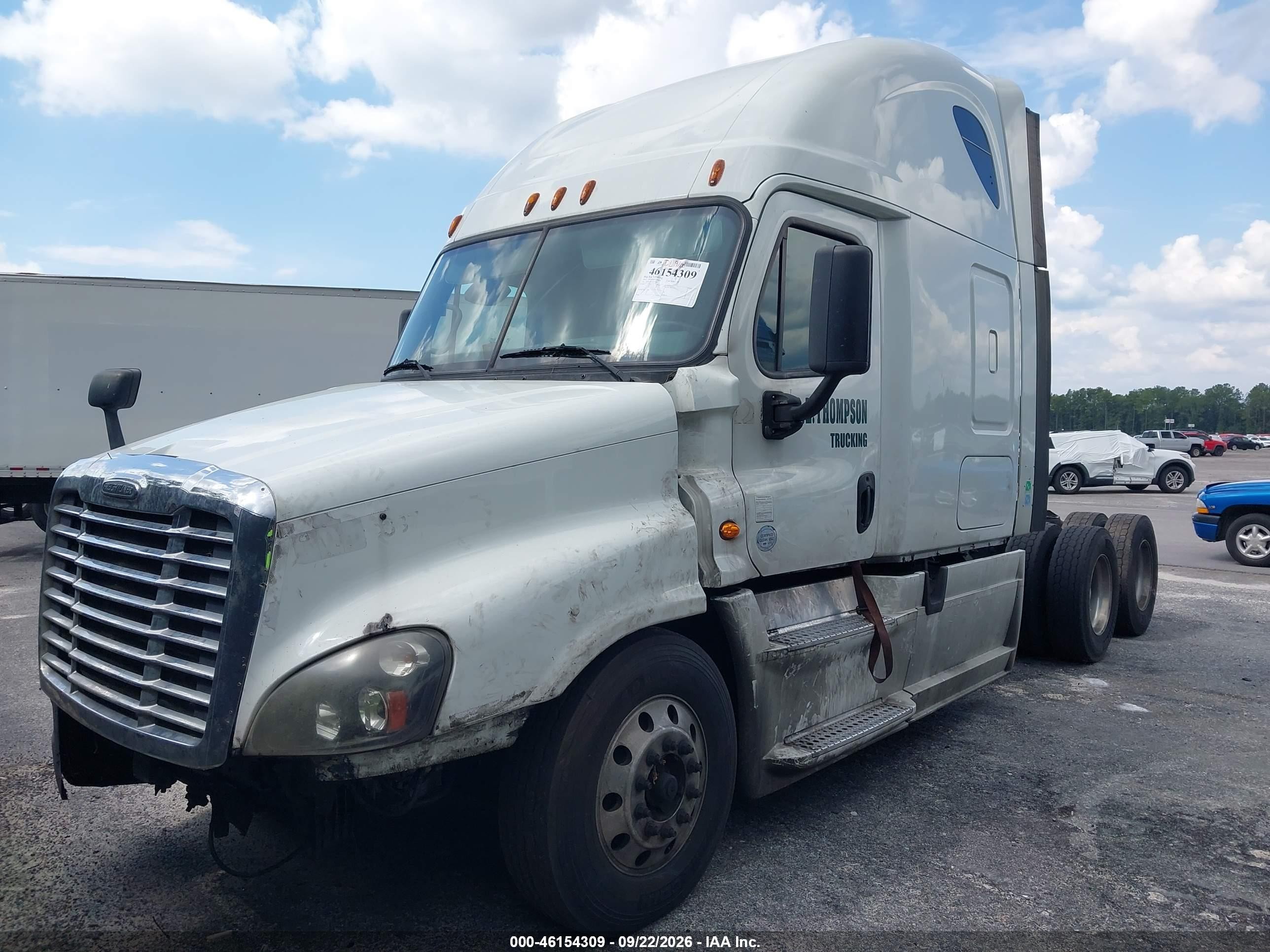2015 Freightliner Cascadia 125 VIN 1FUJGLD67FLFY9387 IAAI salvage auction — Front End, Clear (South Carolina), sold $8,500 on 2026-10-09 (photo 2)