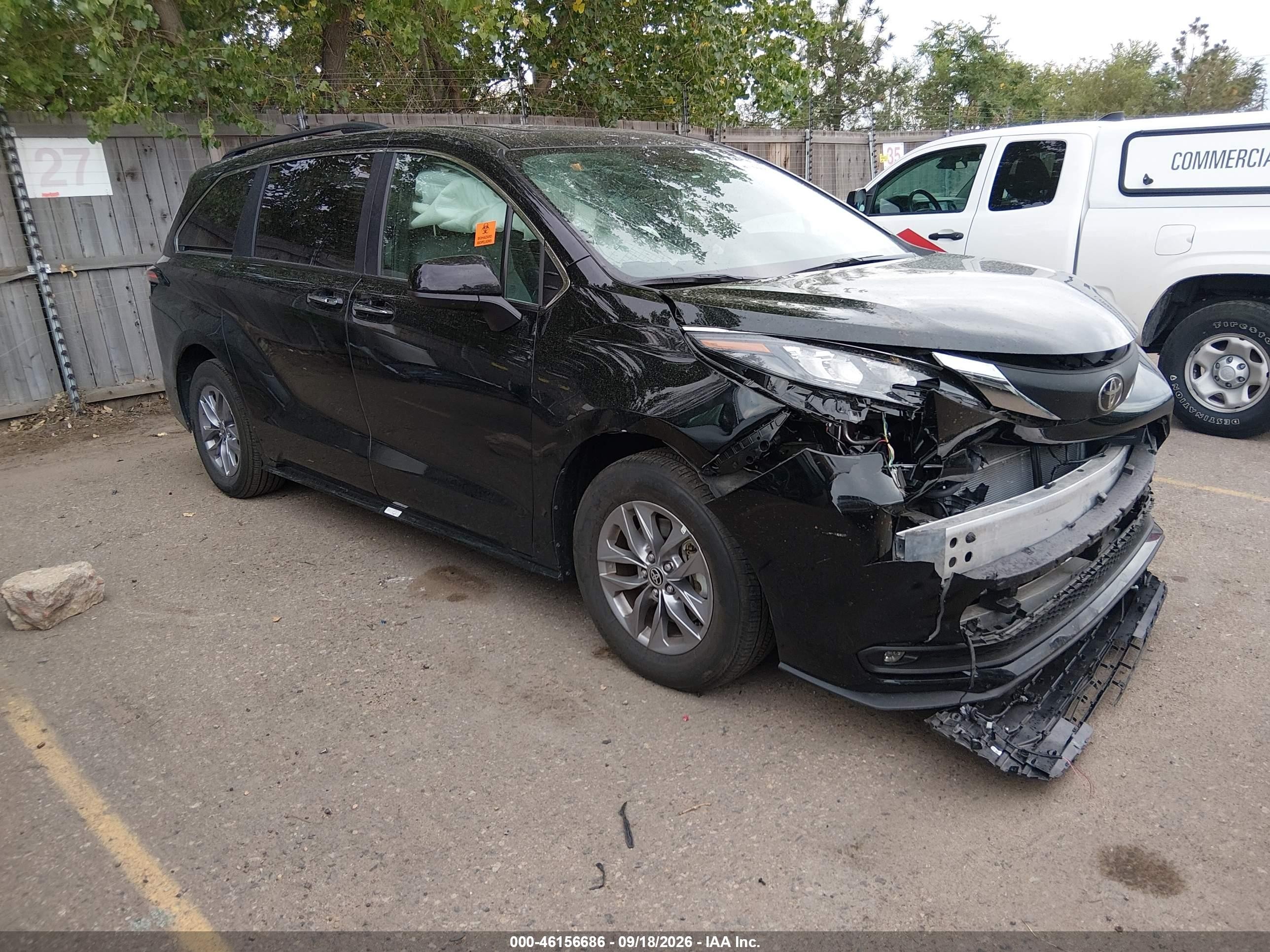 2026 Toyota Sienna VIN 5TDYRKECXTS327370 — IAAI salvage auction photo