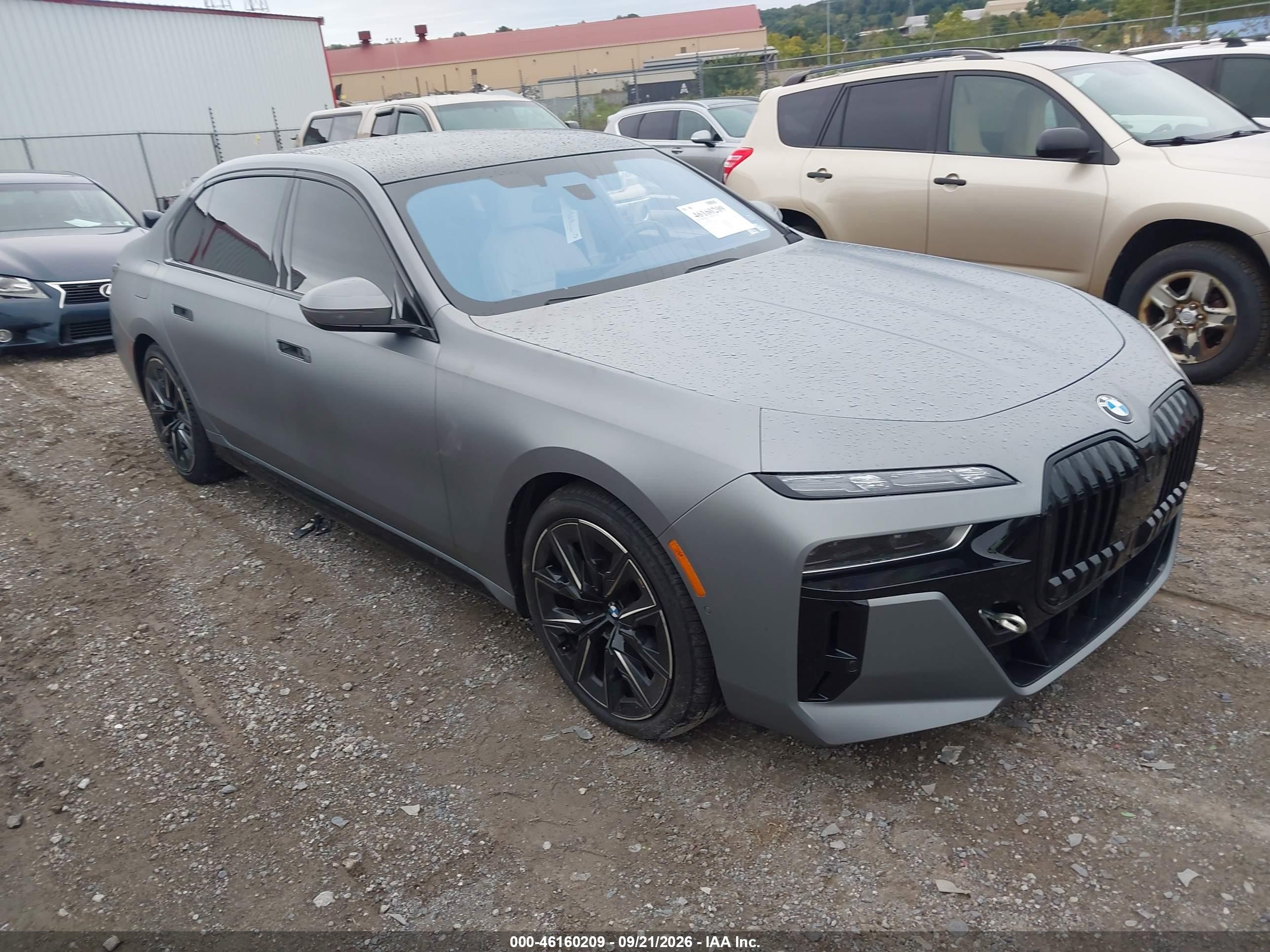 2023 BMW 7 Series VIN WBA33EJ03PCM54216 — IAAI salvage auction photo