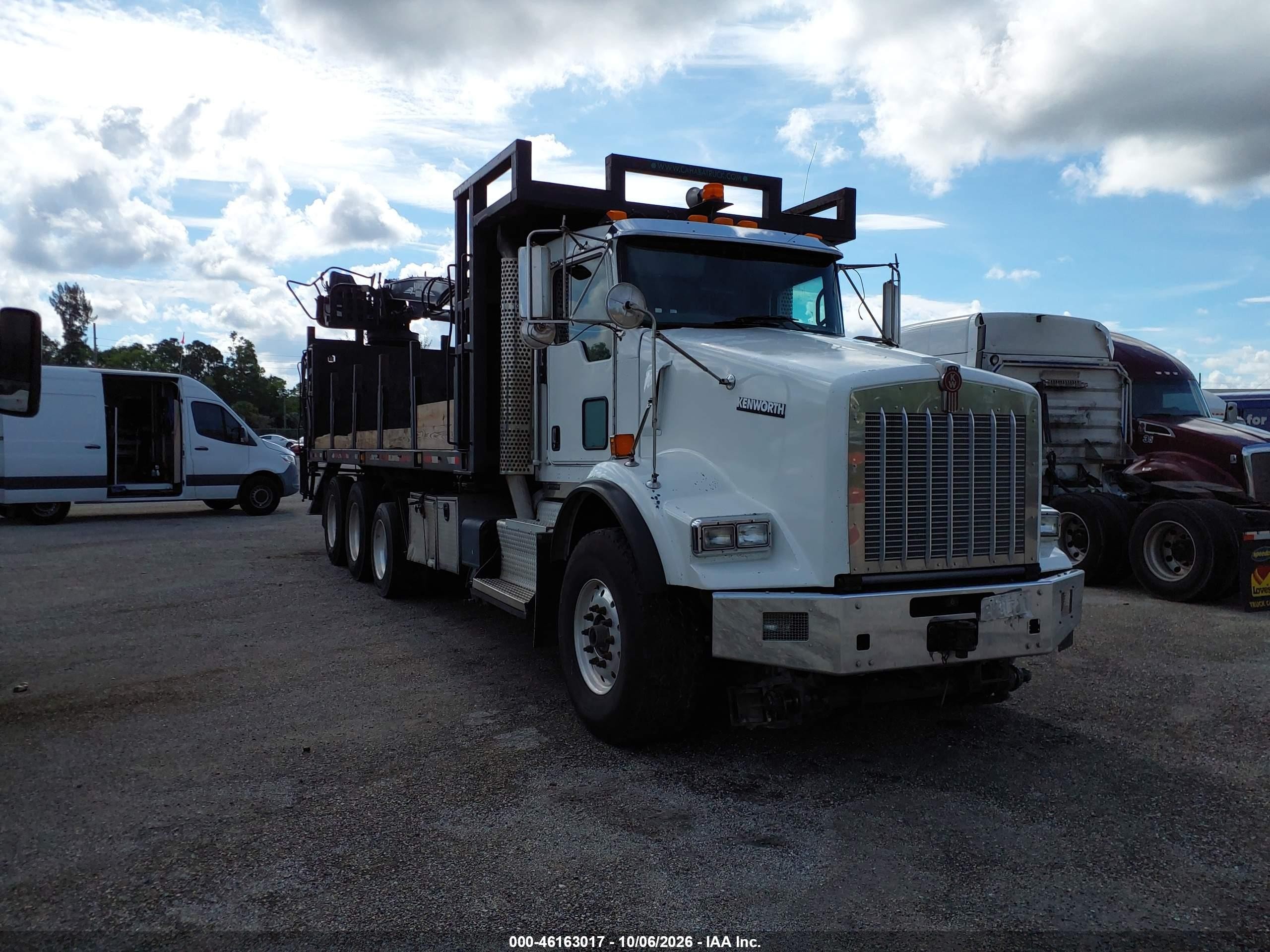 2017 Kenworth T800 VIN 1NKDX4TX3HJ162125 — IAAI salvage auction photo