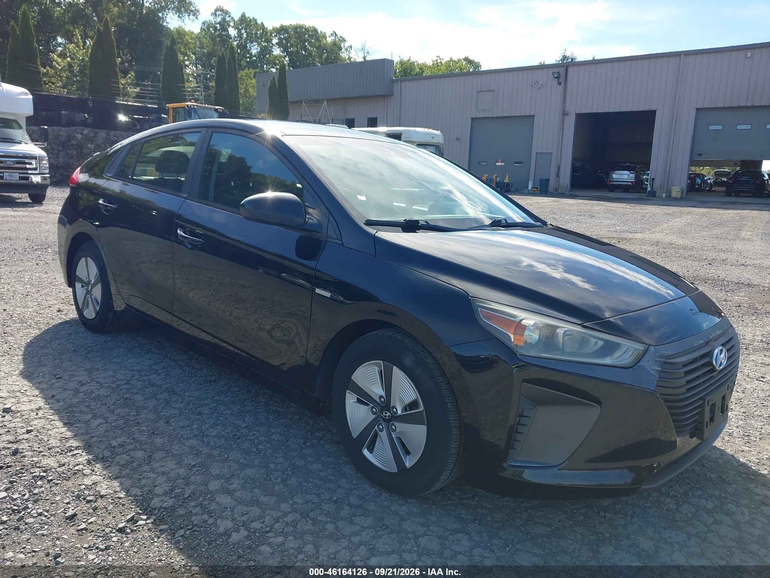 2018 Hyundai Ioniq Hybrid VIN KMHC65LC3JU076333 — IAAI salvage auction photo